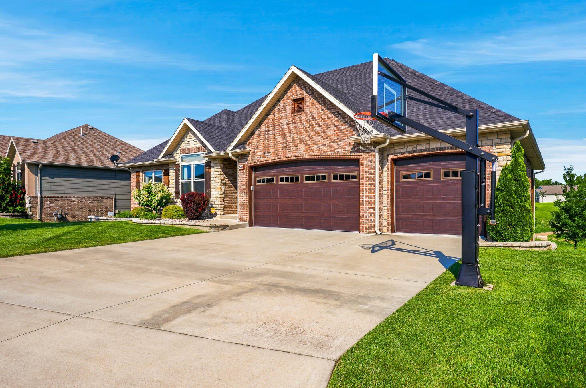 691 N Fox Hill CIR, Nixa, MO 65714