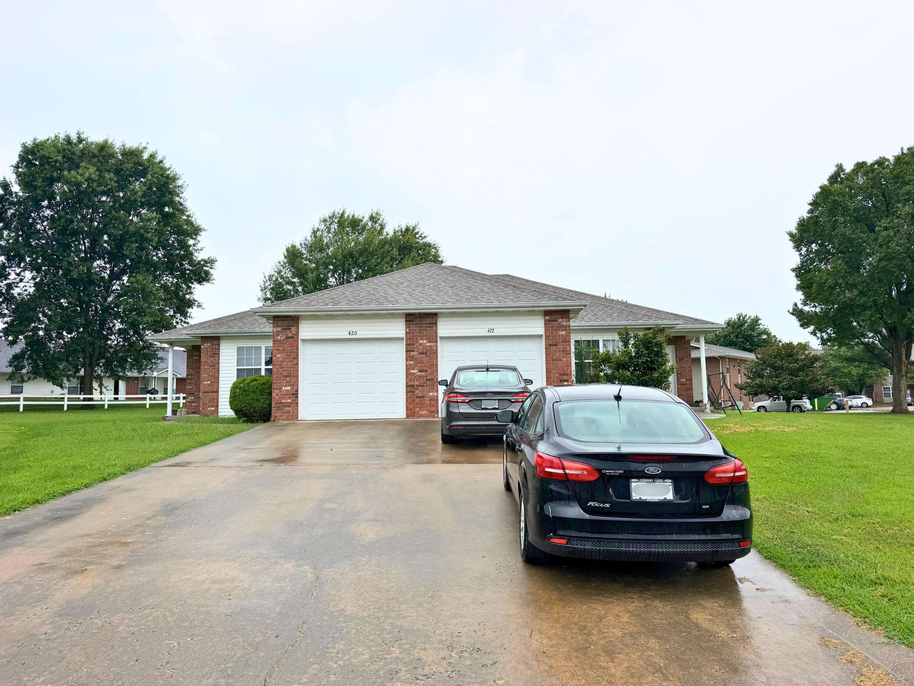420 & 422 W Bradford ST, Bolivar, MO 65613