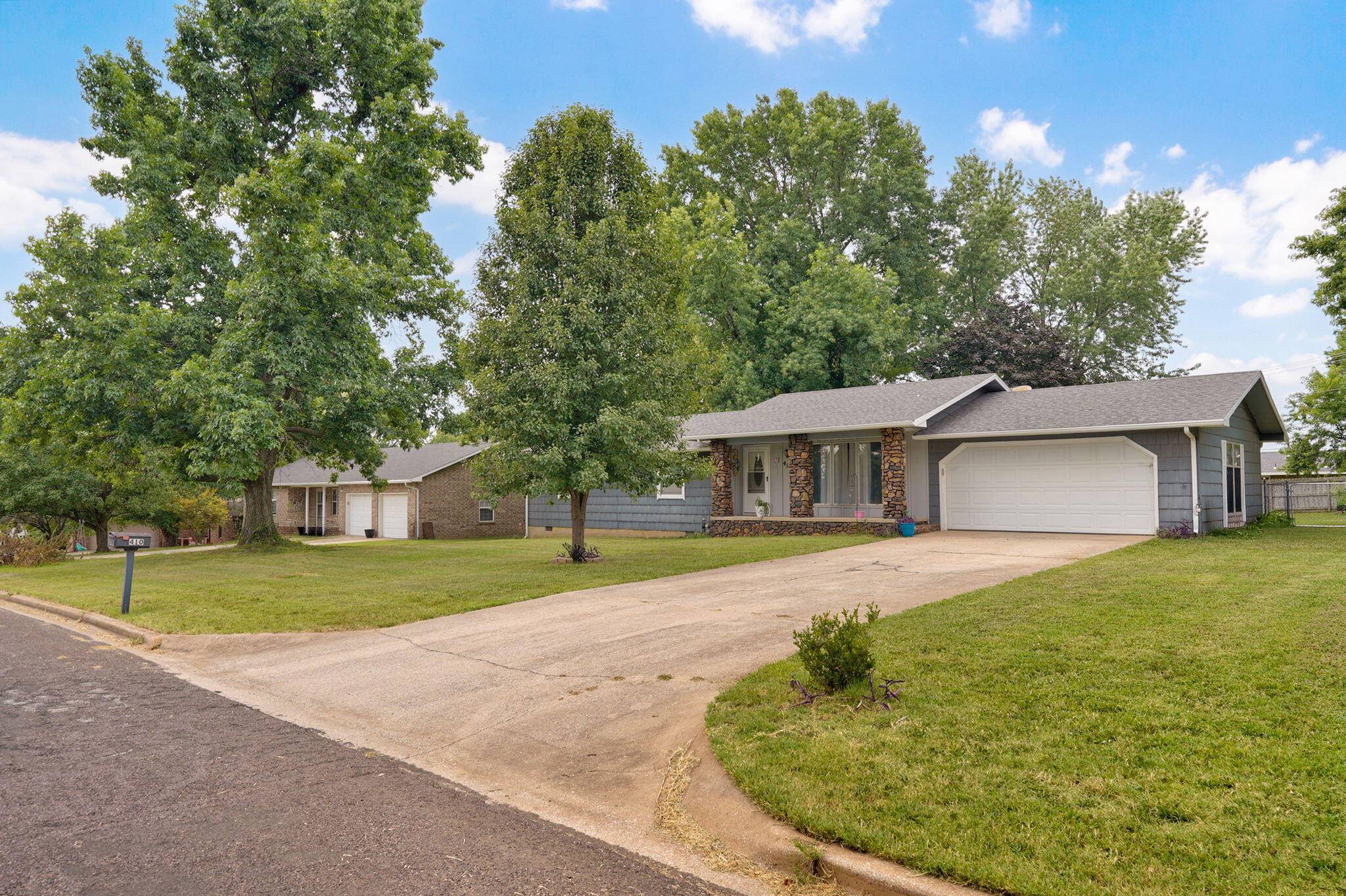 410 Schulz AVE, Monett, MO 65708