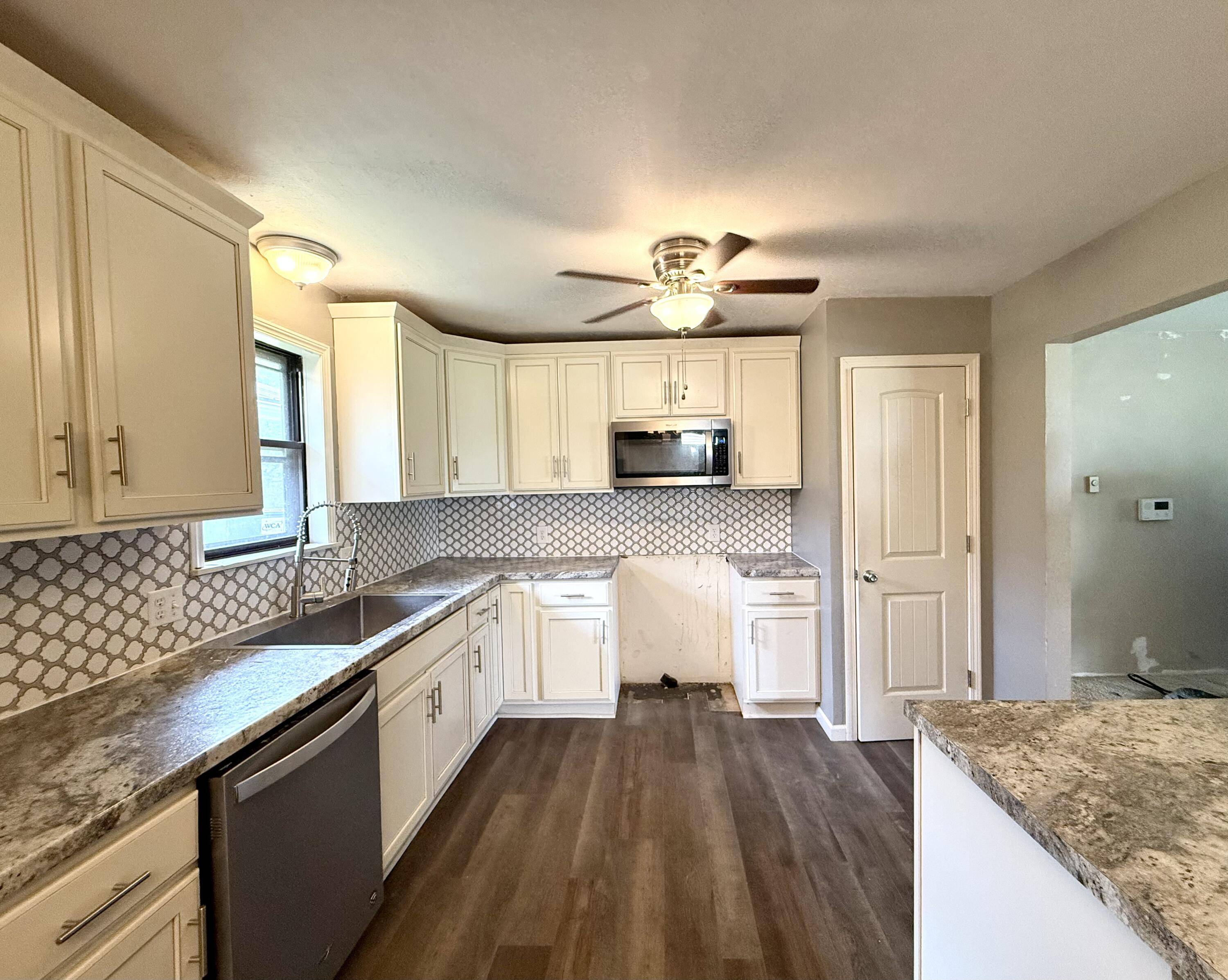 136 S Airport RD, Houston, MO 65483