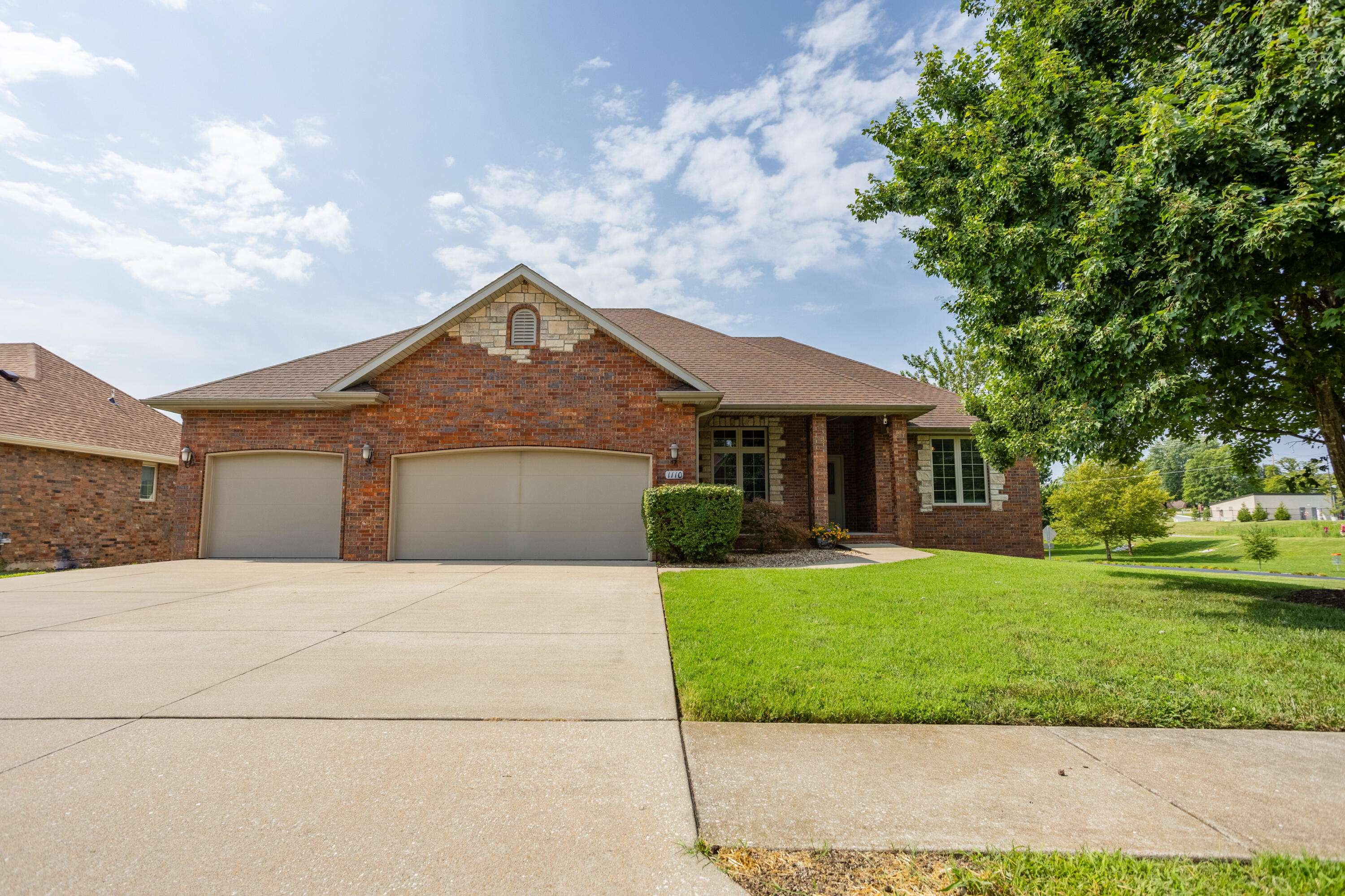 1110 E Charles ST, Republic, MO 65738