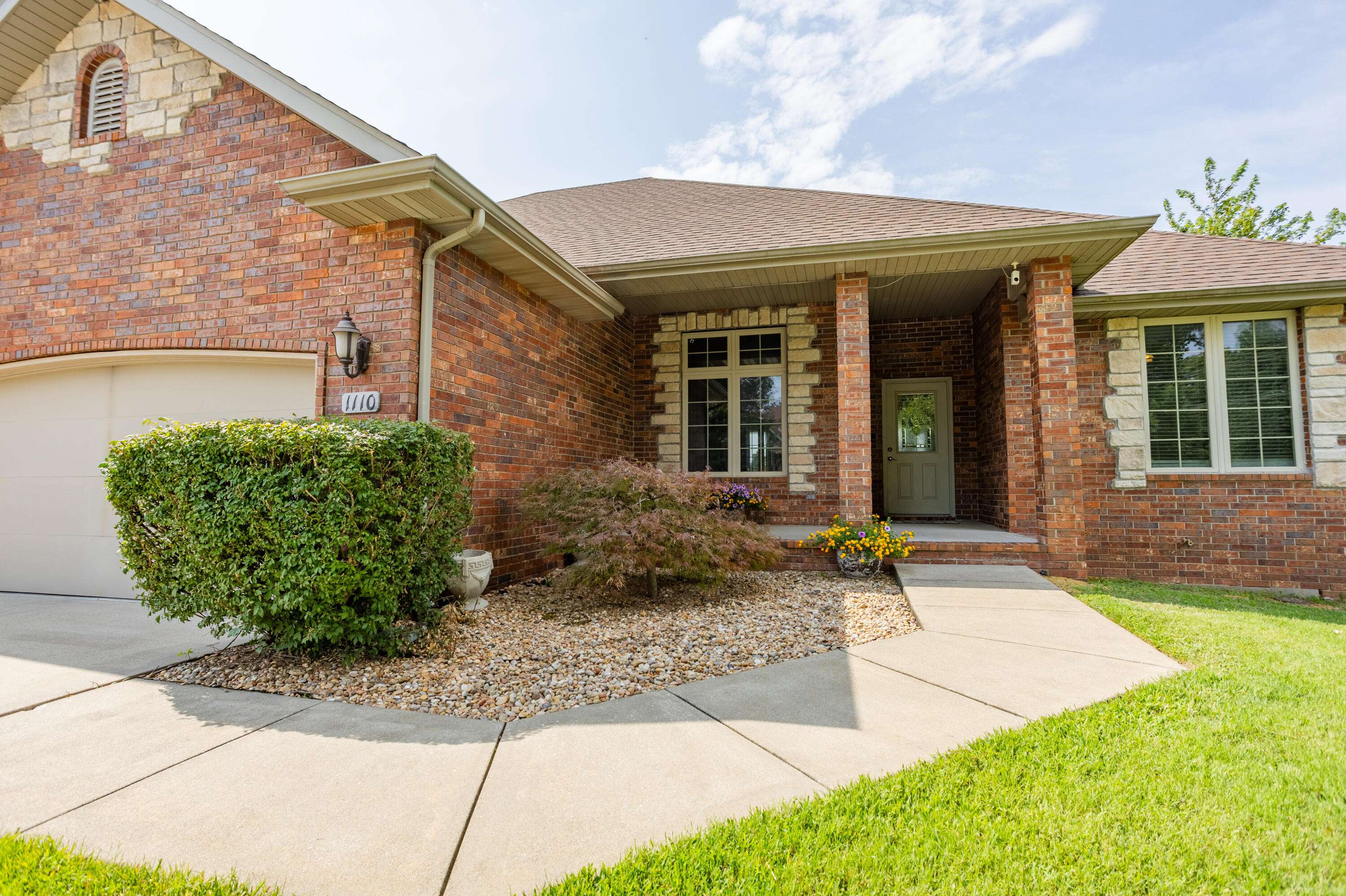 1110 E Charles ST, Republic, MO 65738