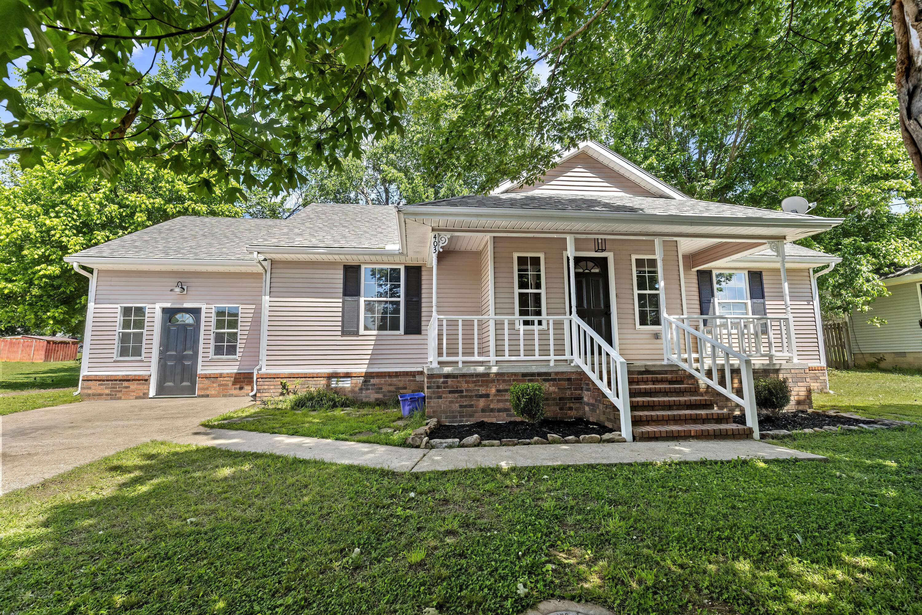 403 Swofford ST, Berryville, AR 72616
