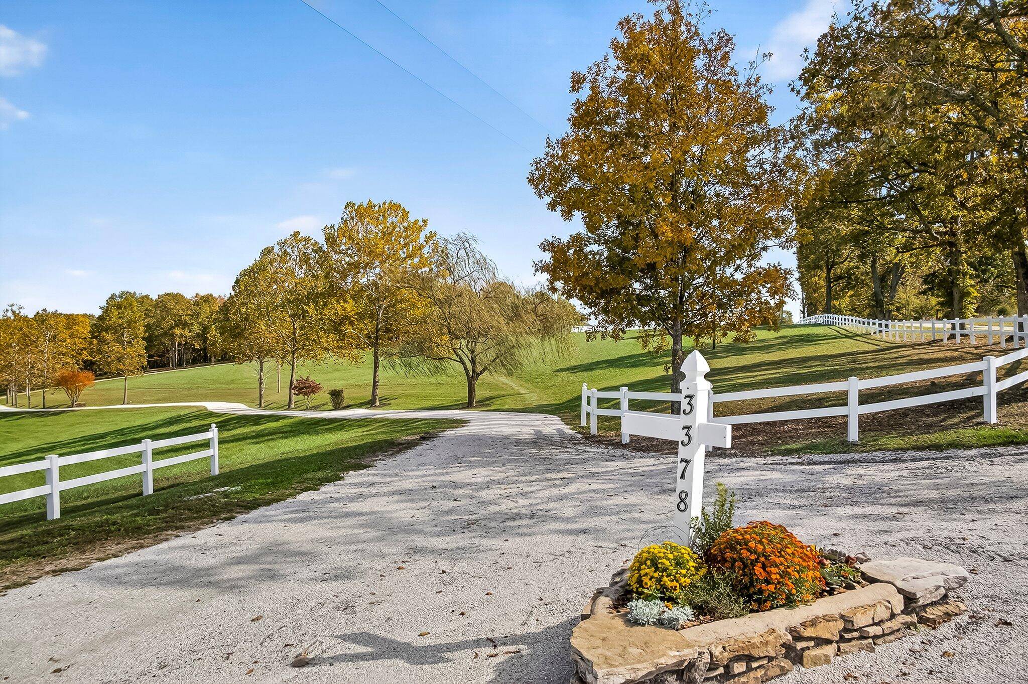 3378 Warner RD, Crane, MO 65633
