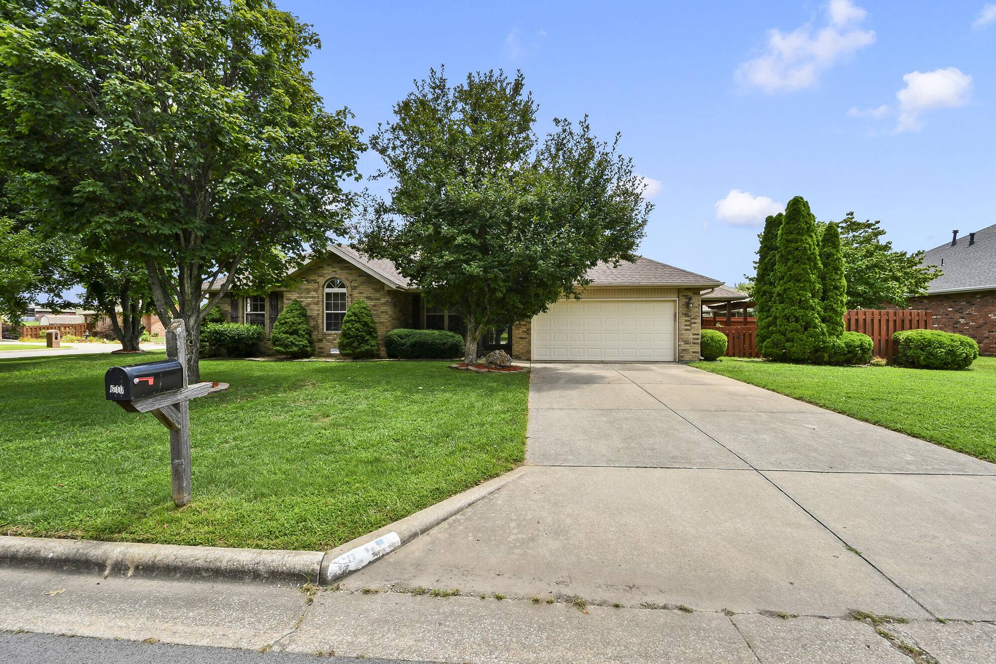 610 N Ellen ST, Nixa, MO 65714
