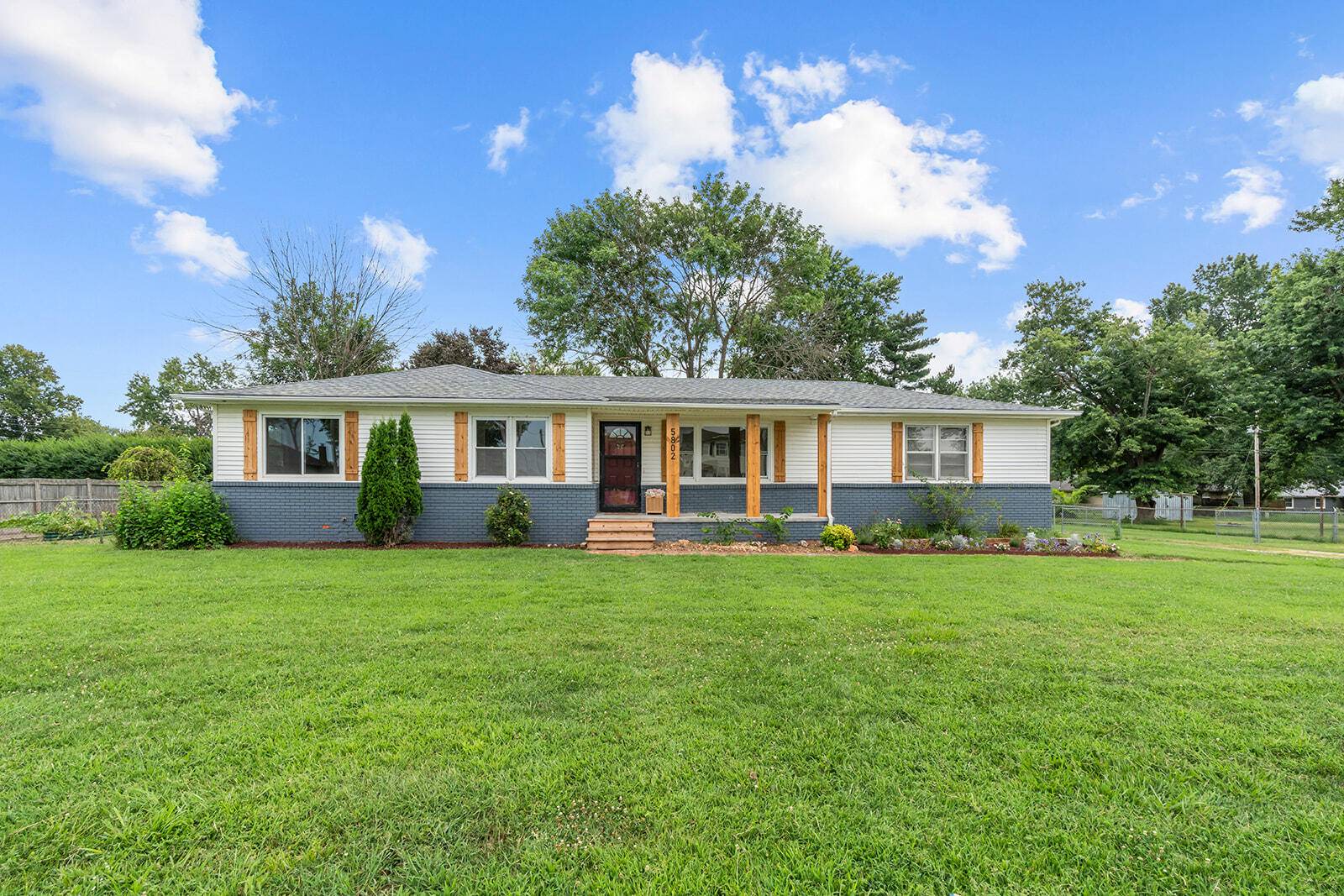 5802 S State Highway Ff, Battlefield, MO 65619
