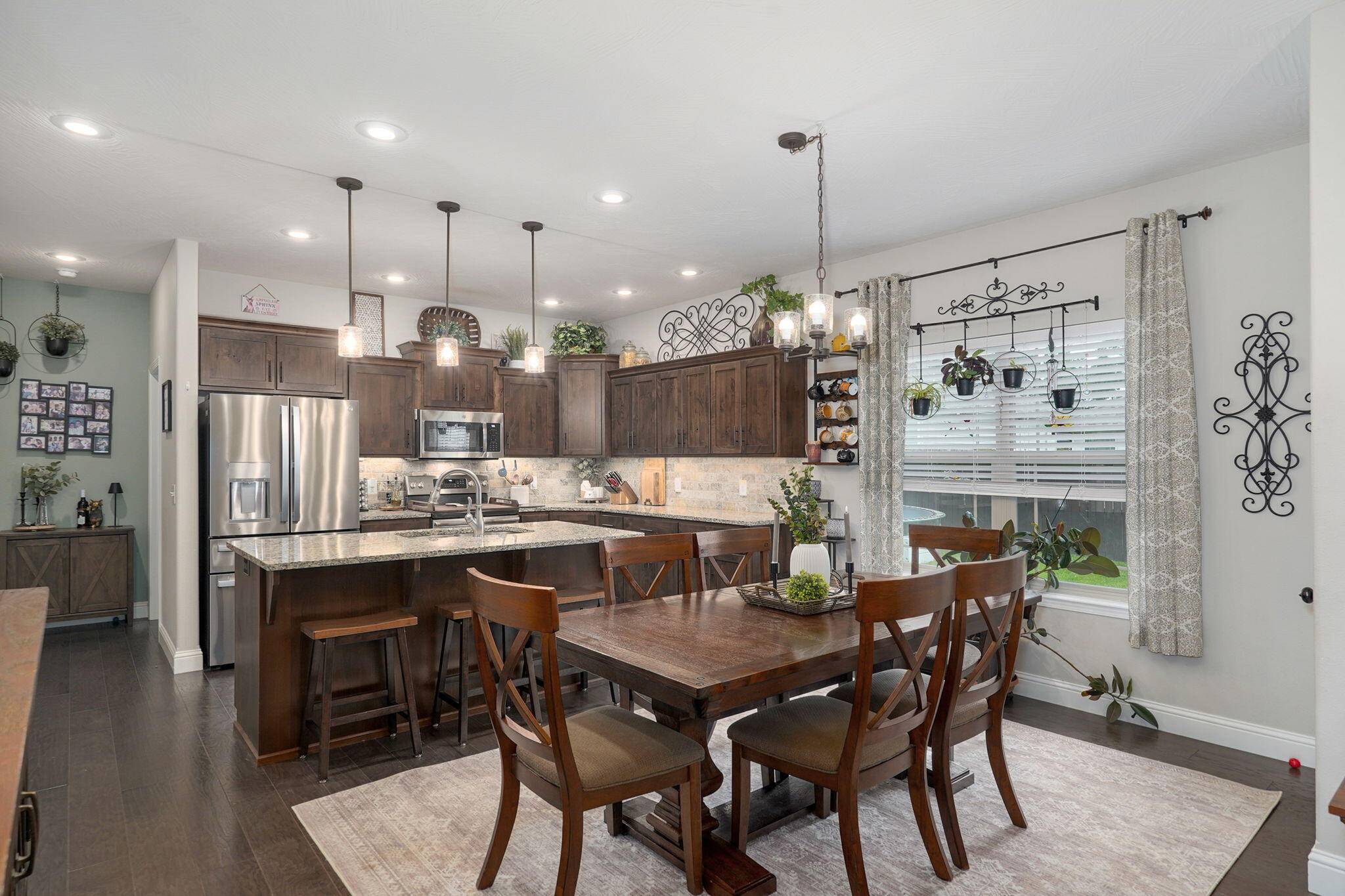 1657 N Kingfisher DR, Nixa, MO 65714