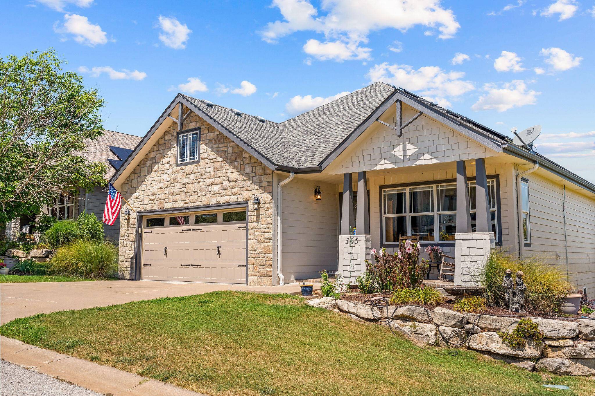365 Legends LN, Hollister, MO 65672