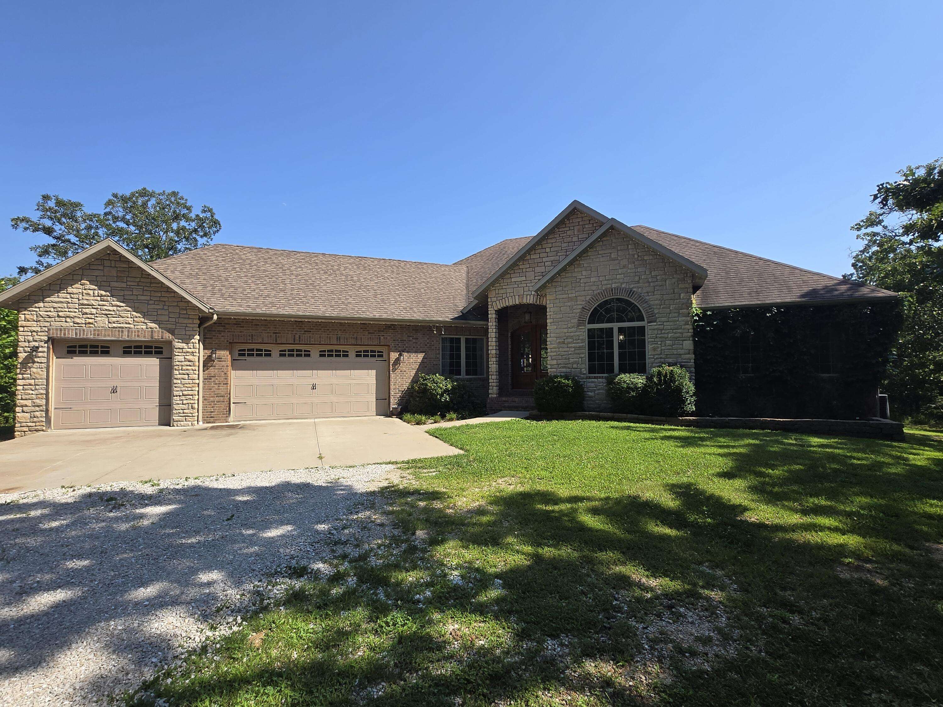 832 Misty LN, Pleasant Hope, MO 65725