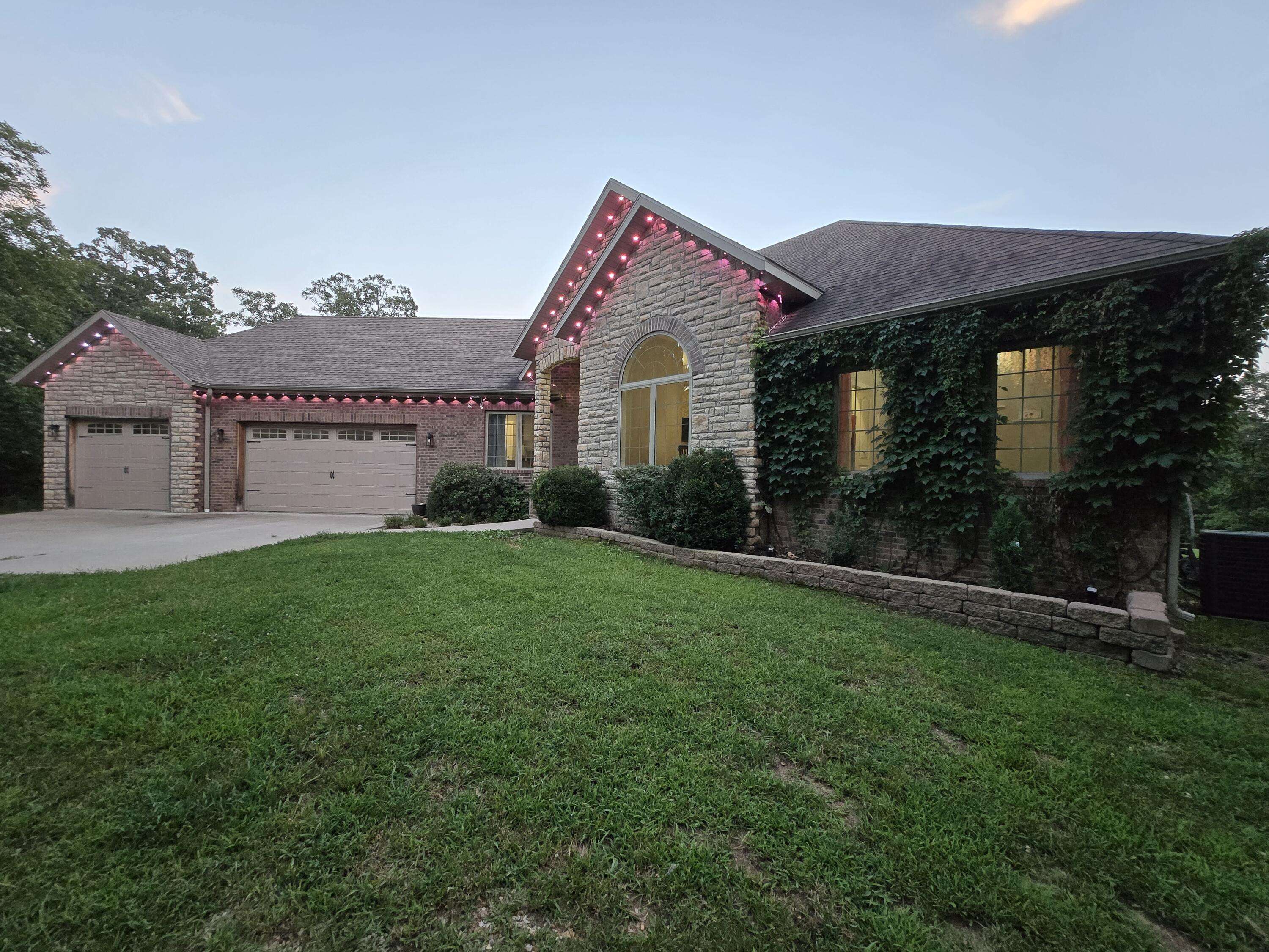 832 Misty LN, Pleasant Hope, MO 65725