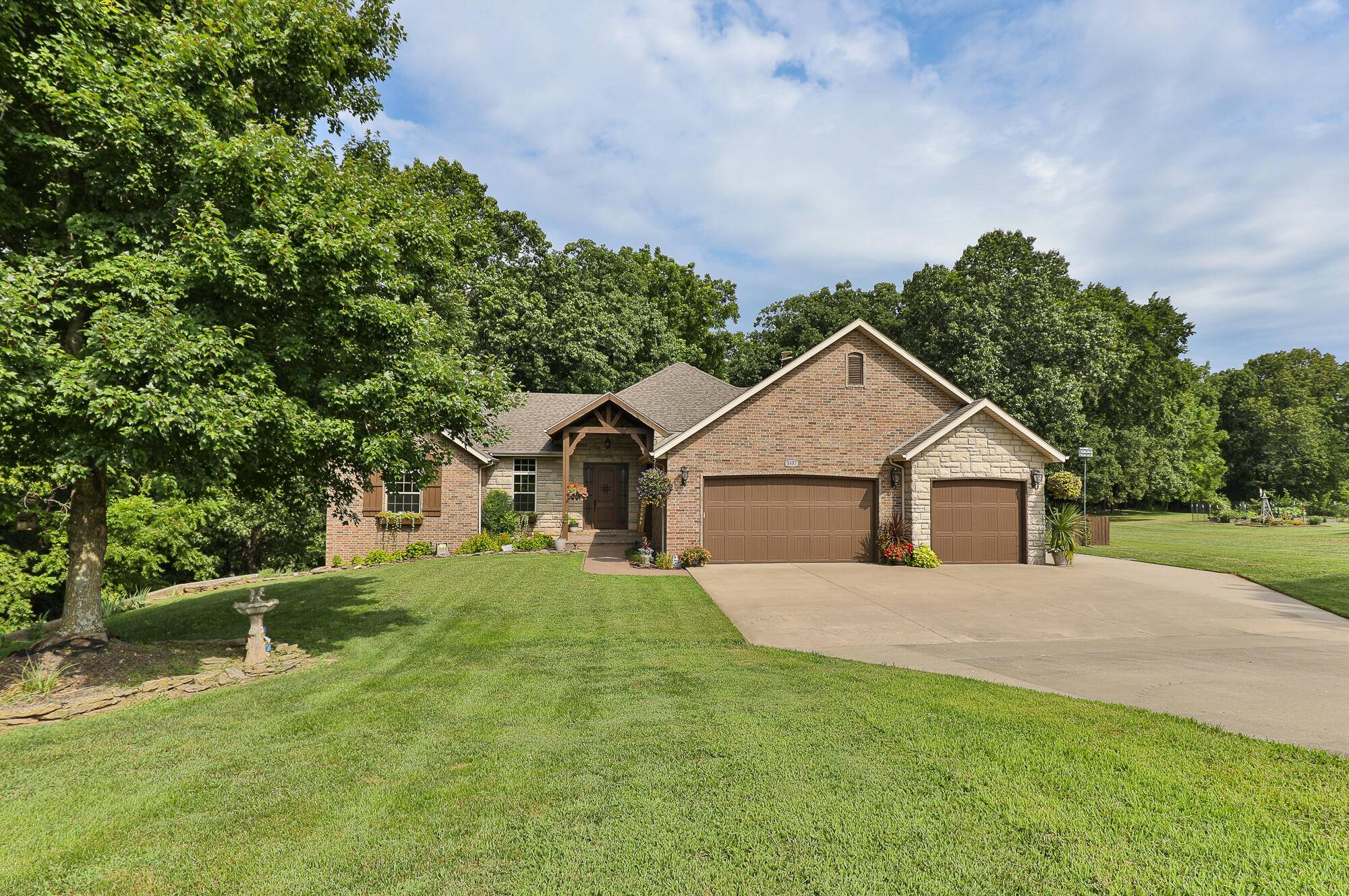1657 S Timber Lake DR, Nixa, MO 65714