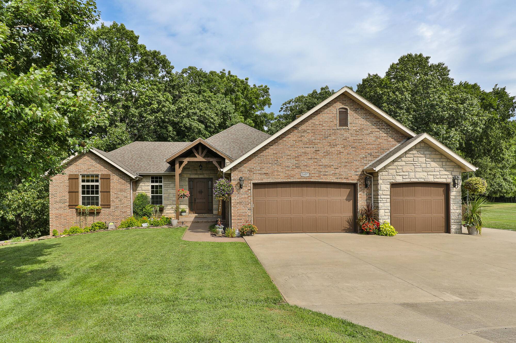 1657 S Timber Lake DR, Nixa, MO 65714