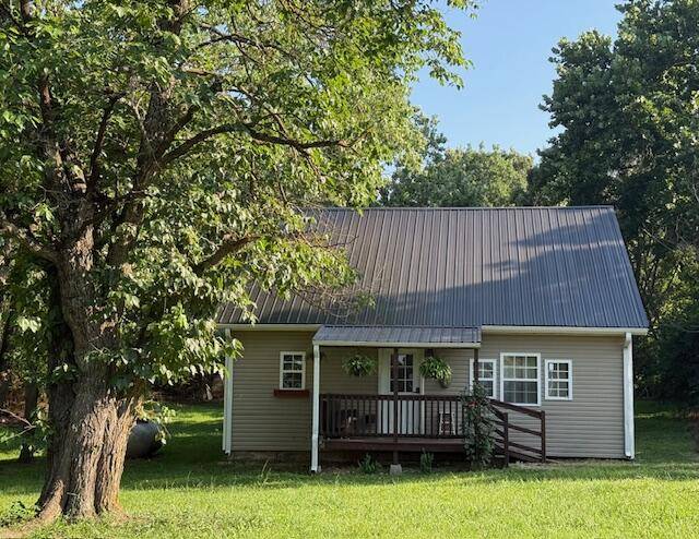 28 Fifth ST, Summersville, MO 65571