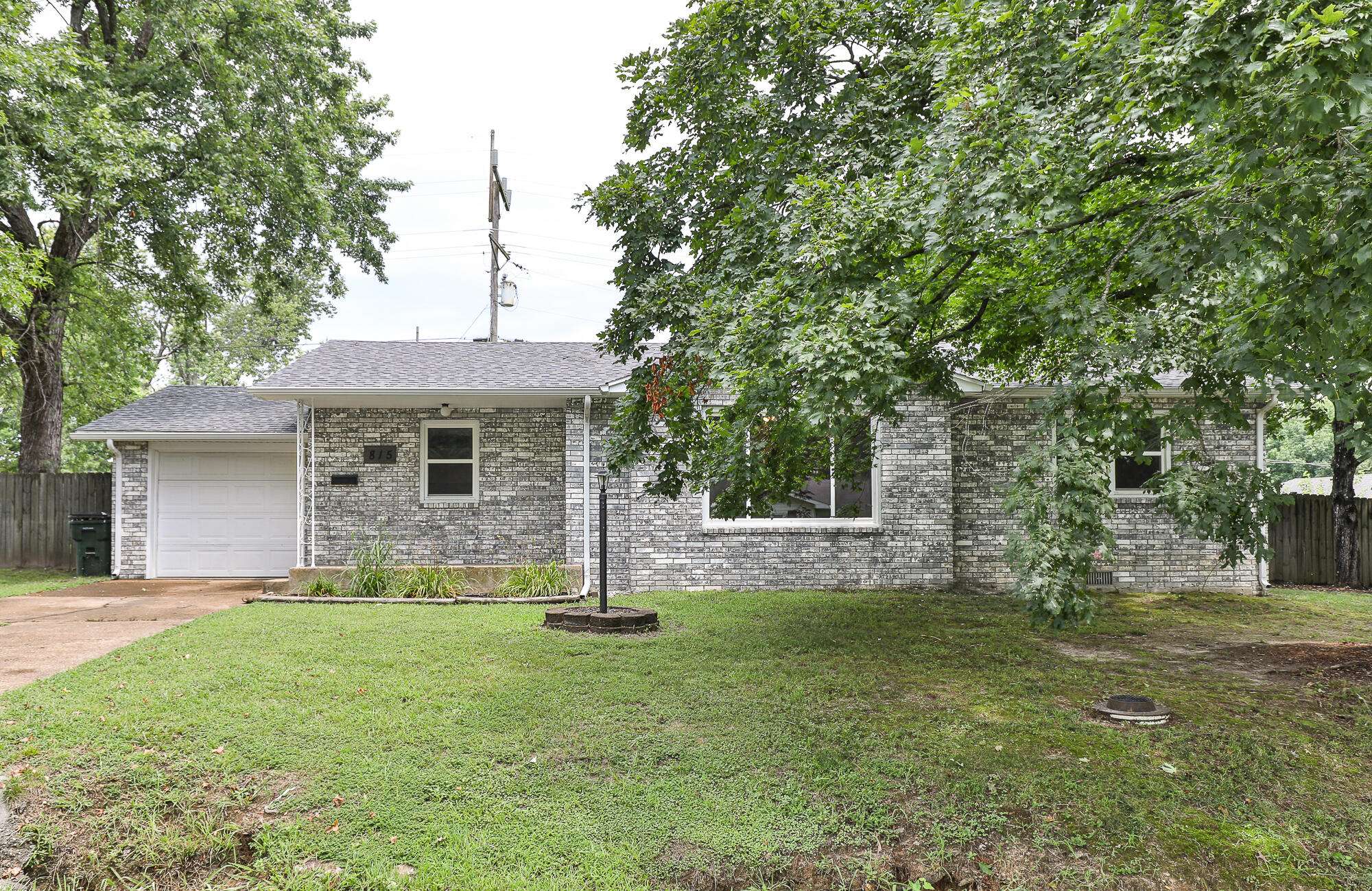 815 E South ST, Bolivar, MO 65613