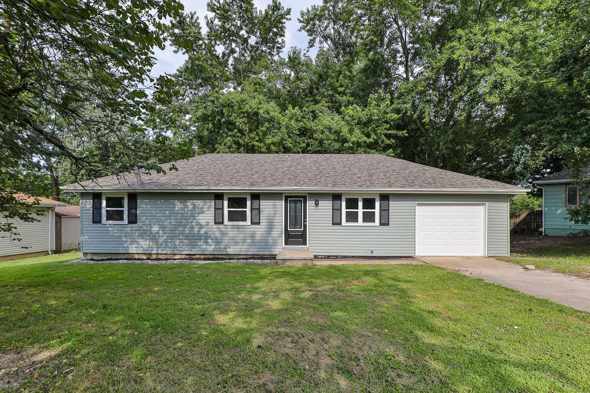 803 Lone Oak CIR, Nixa, MO 65714
