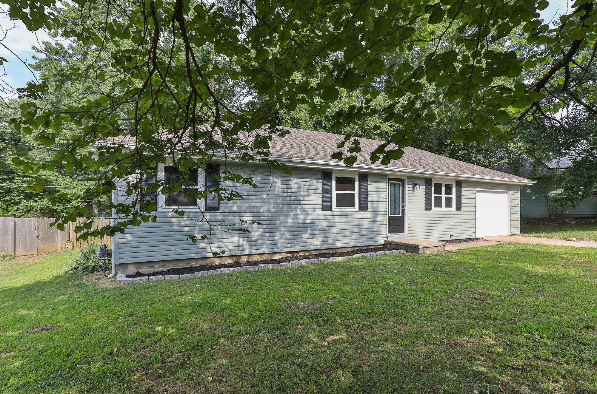 803 Lone Oak CIR, Nixa, MO 65714