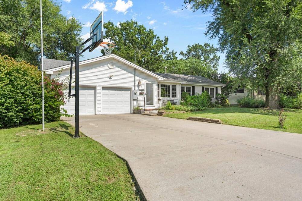 438 S Belcrest AVE, Springfield, MO 65802