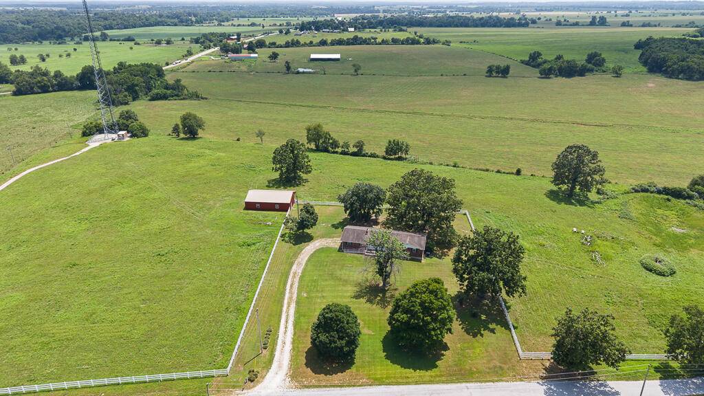 8675 Farm Road 2195, Cassville, MO 65625