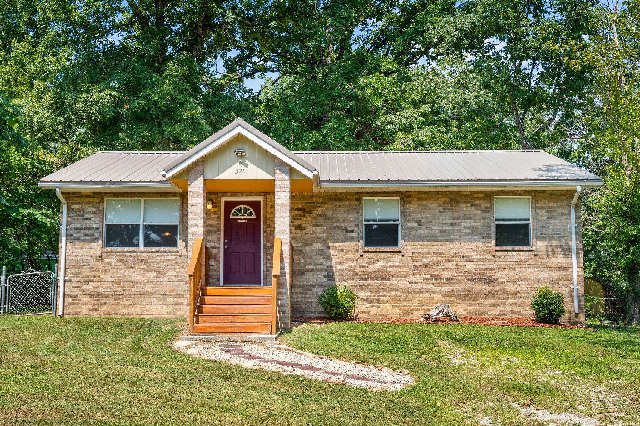325 Red Bud LN, Forsyth, MO 65653