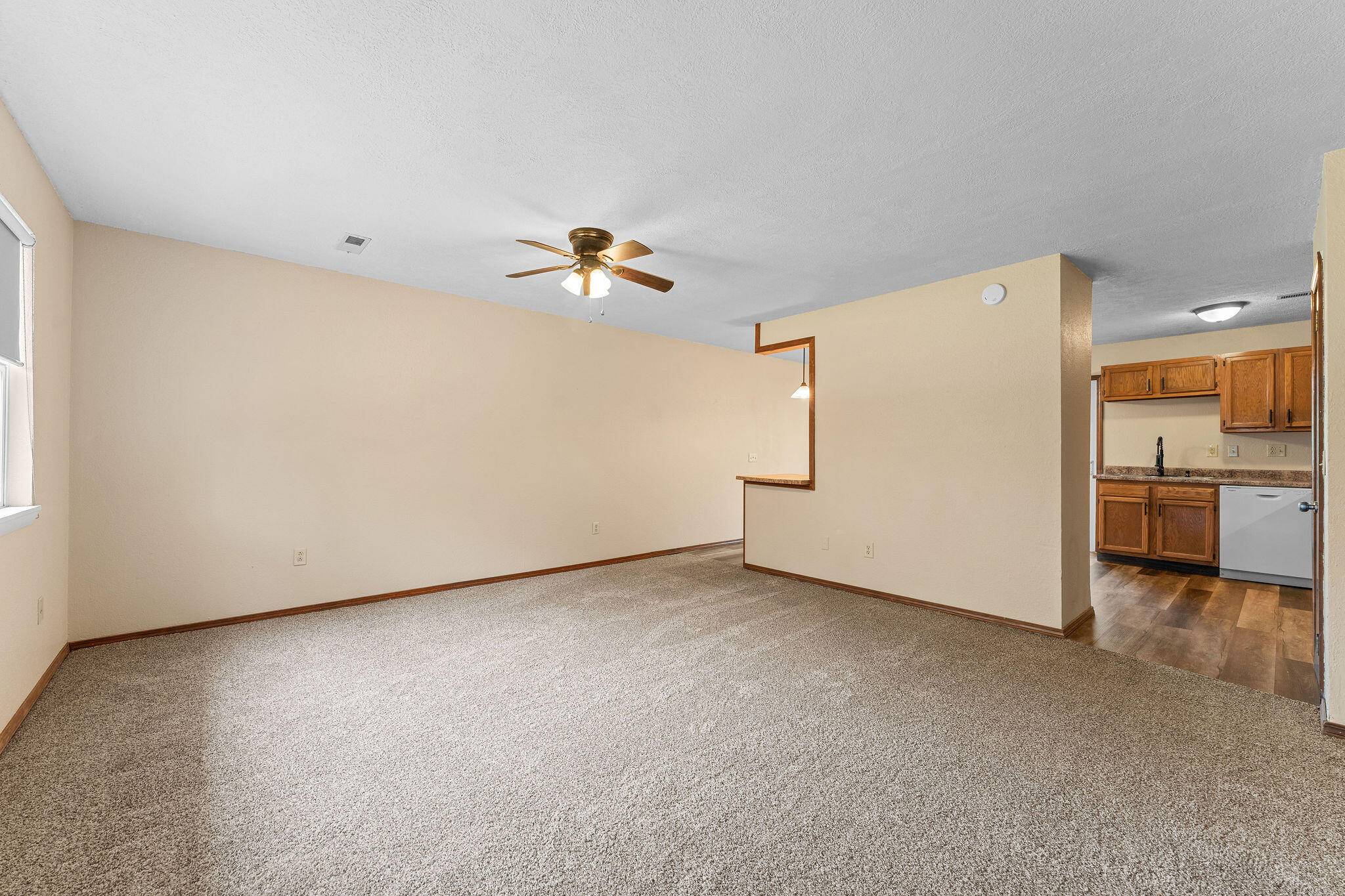 325 Red Bud LN, Forsyth, MO 65653