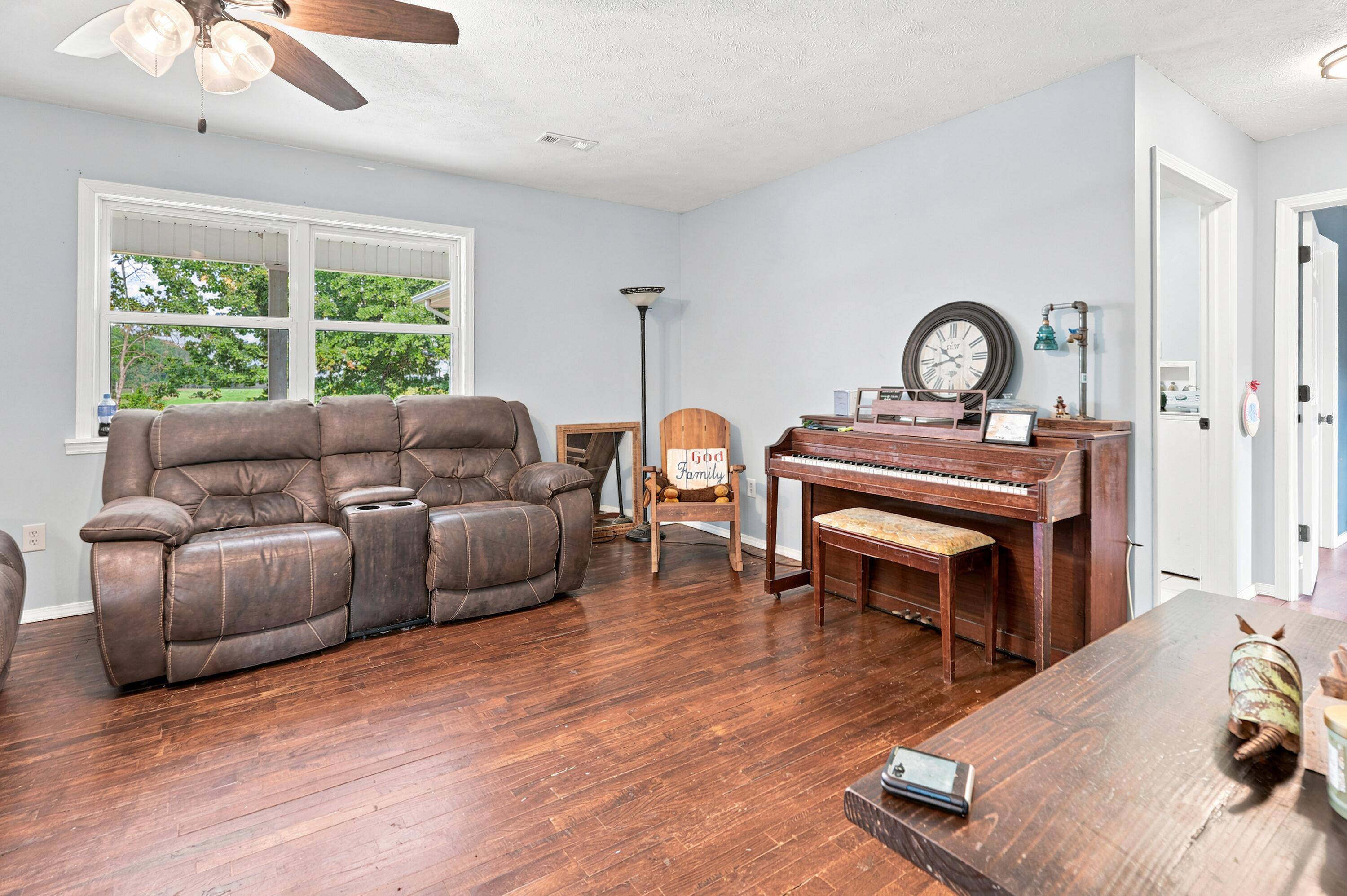 2098 Private Road 7380, Caulfield, MO 65626