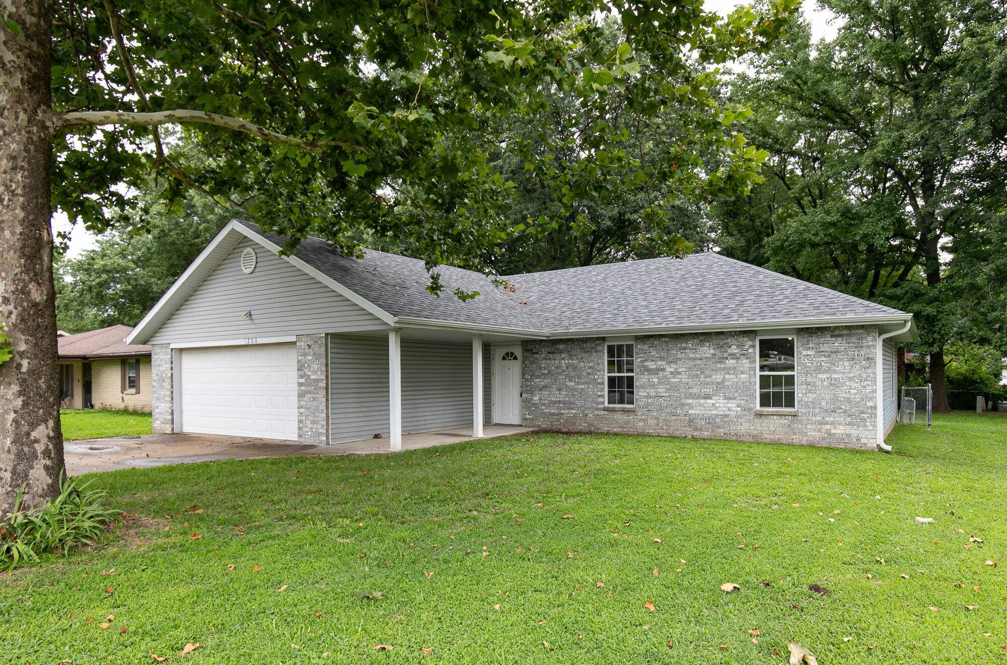 1206 S Killingsworth AVE, Bolivar, MO 65613