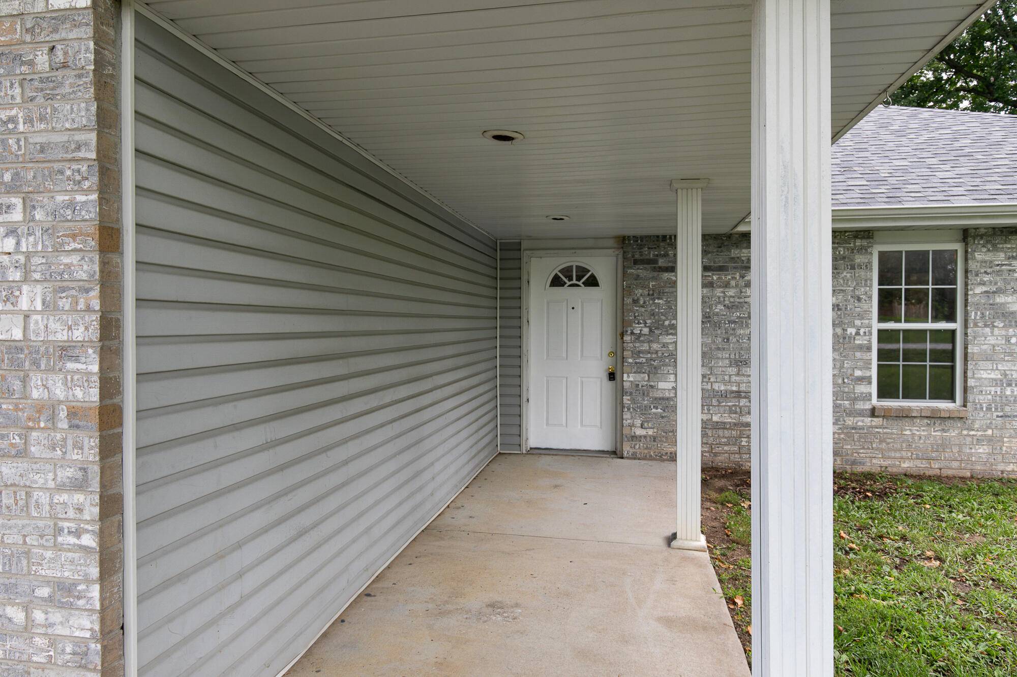 1206 S Killingsworth AVE, Bolivar, MO 65613