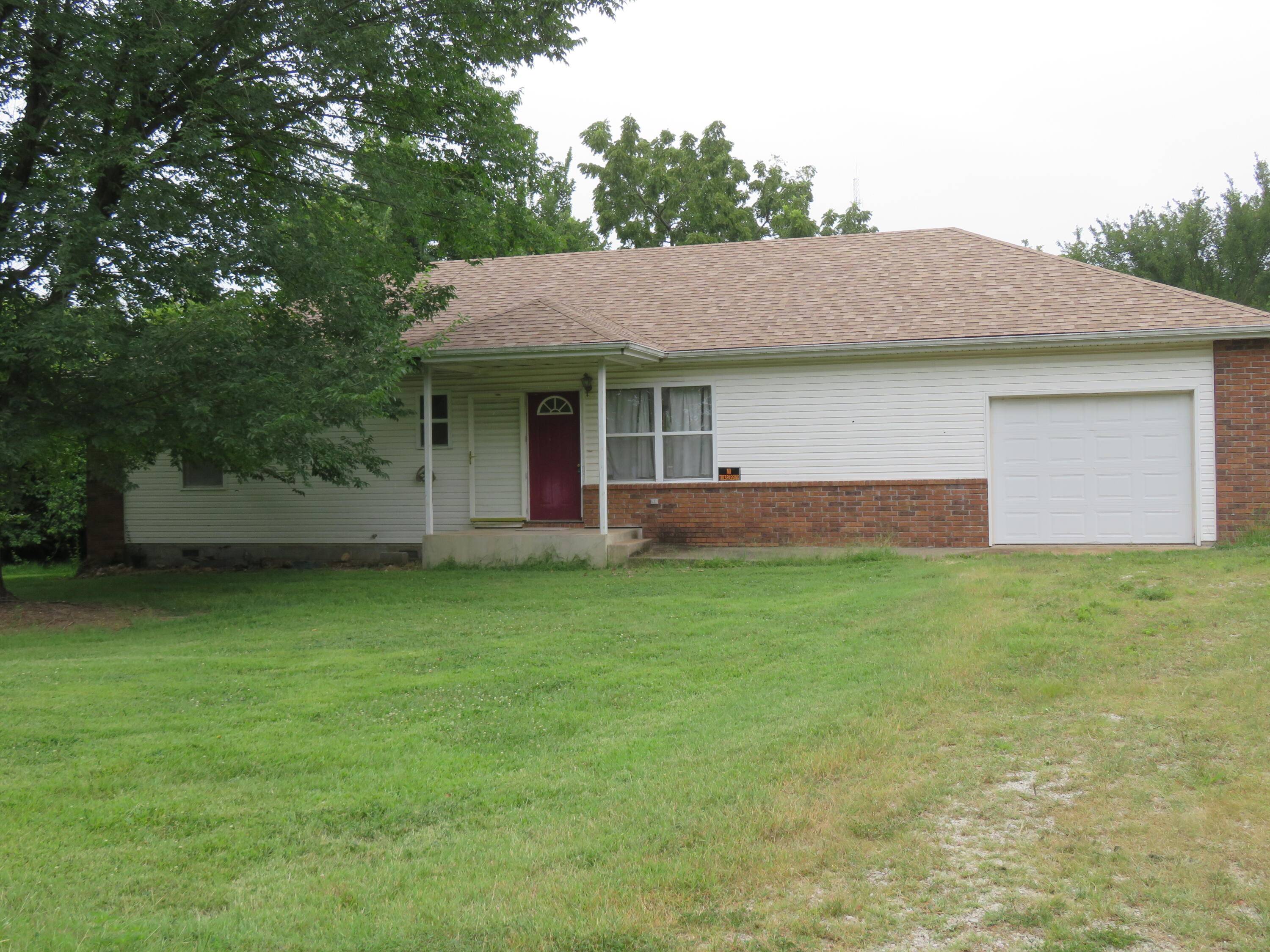 411 E 330th RD, Humansville, MO 65674