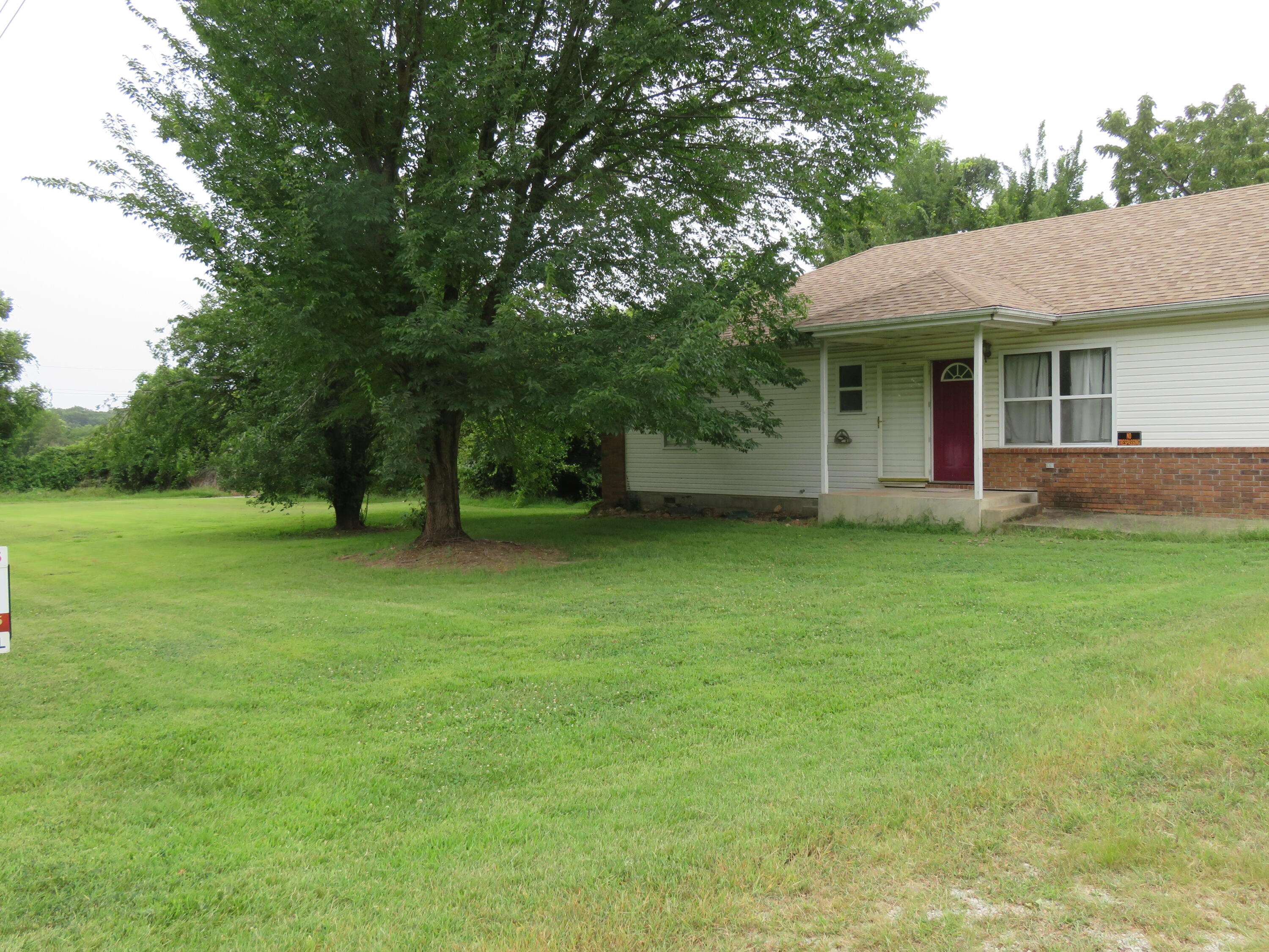 411 E 330th RD, Humansville, MO 65674
