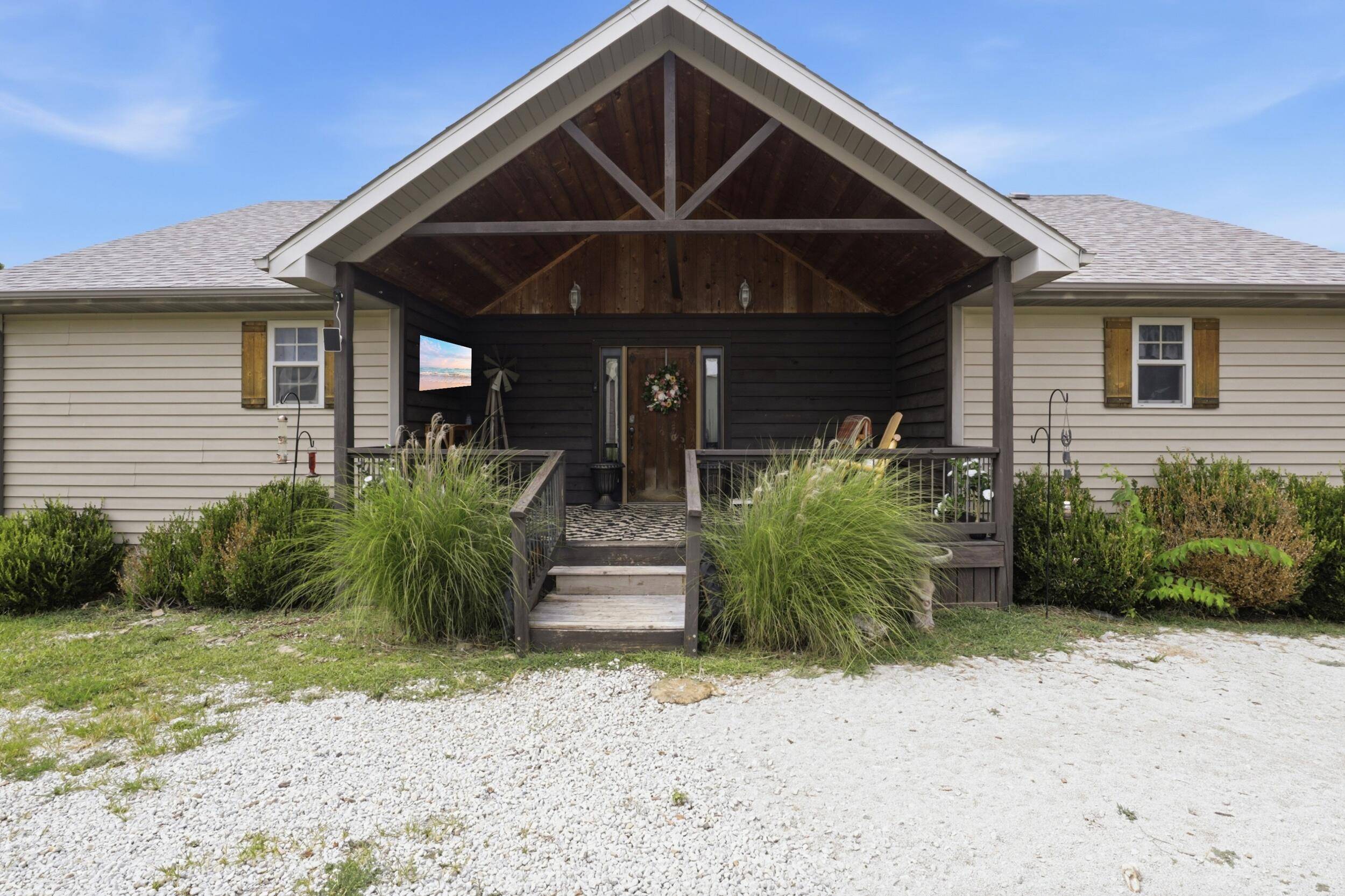 16464 County Road 100, Wheatland, MO 65779