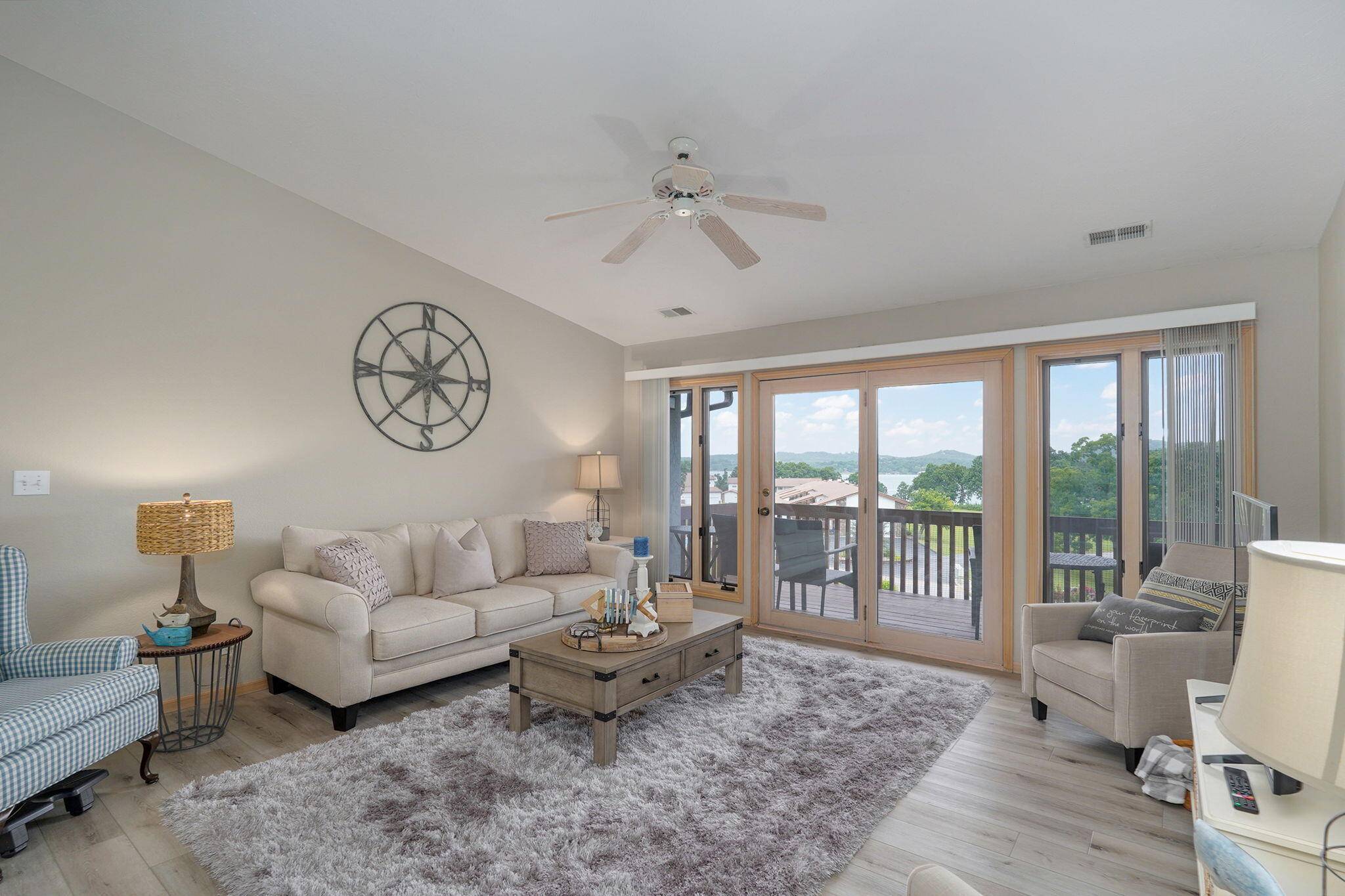 1715 Paradise Landing RD, Kimberling City, MO 65686