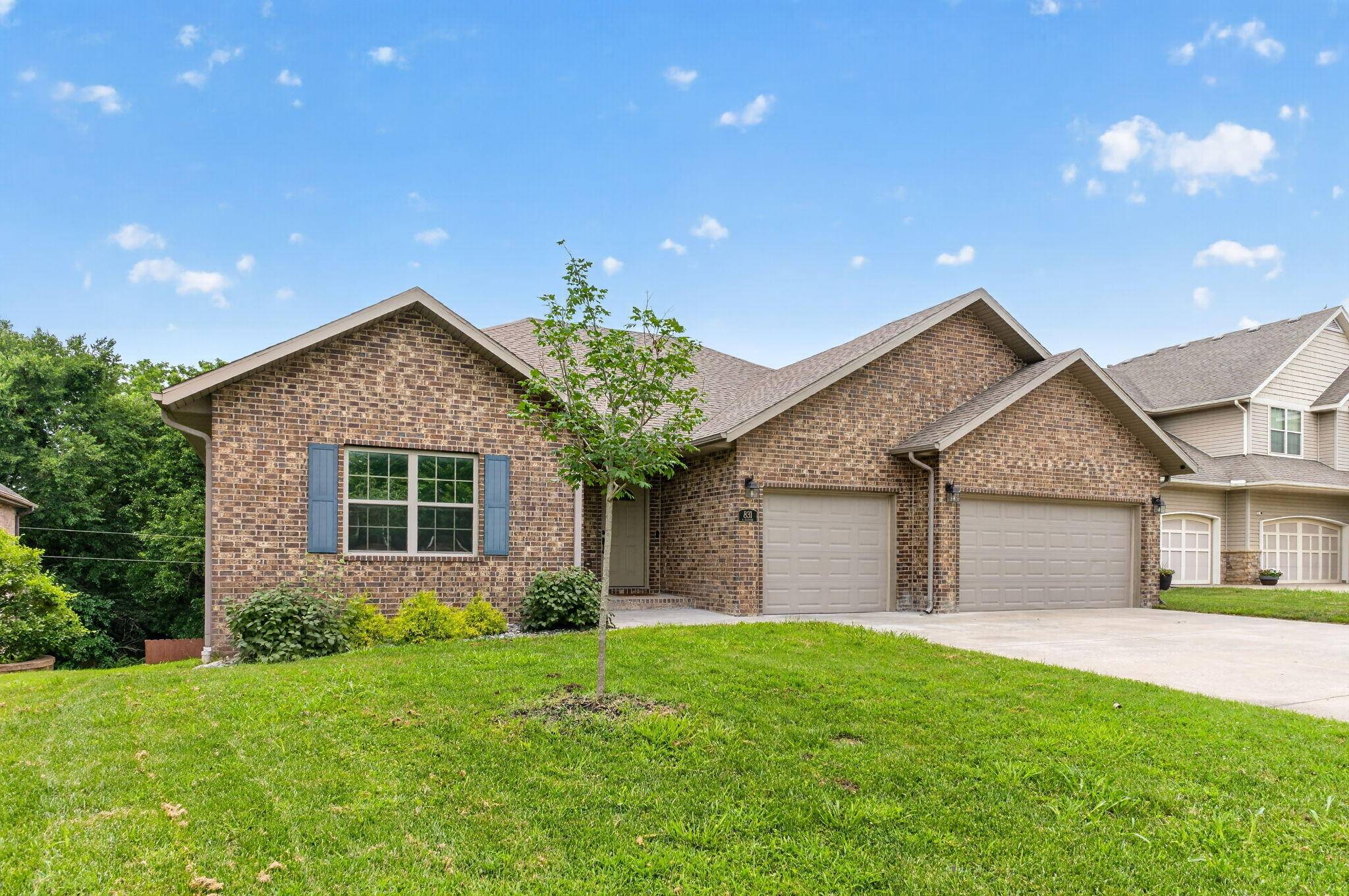 831 N Grapevine RD, Springfield, MO 65802