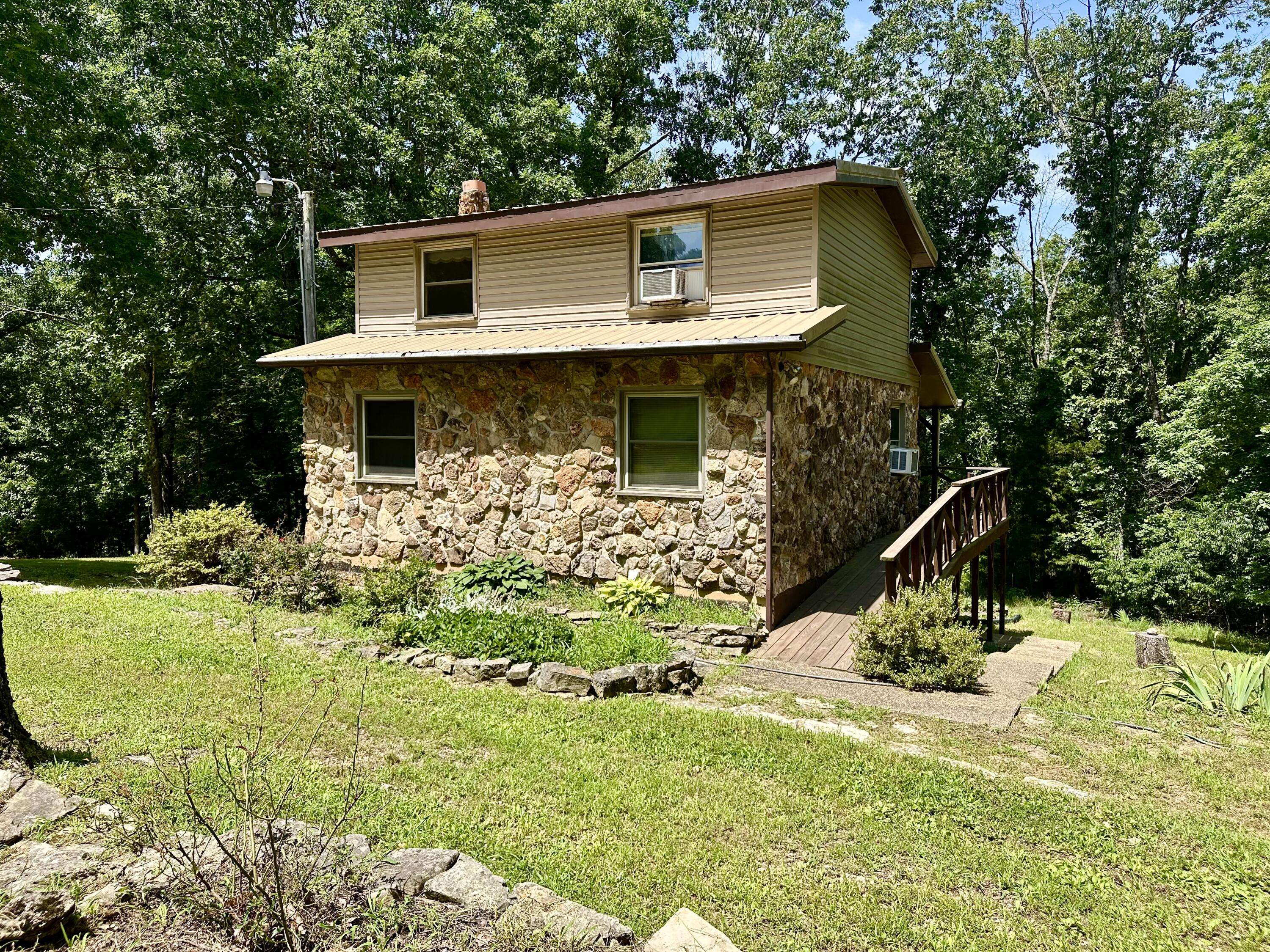 817 State Highway HH, Isabella, MO 65676