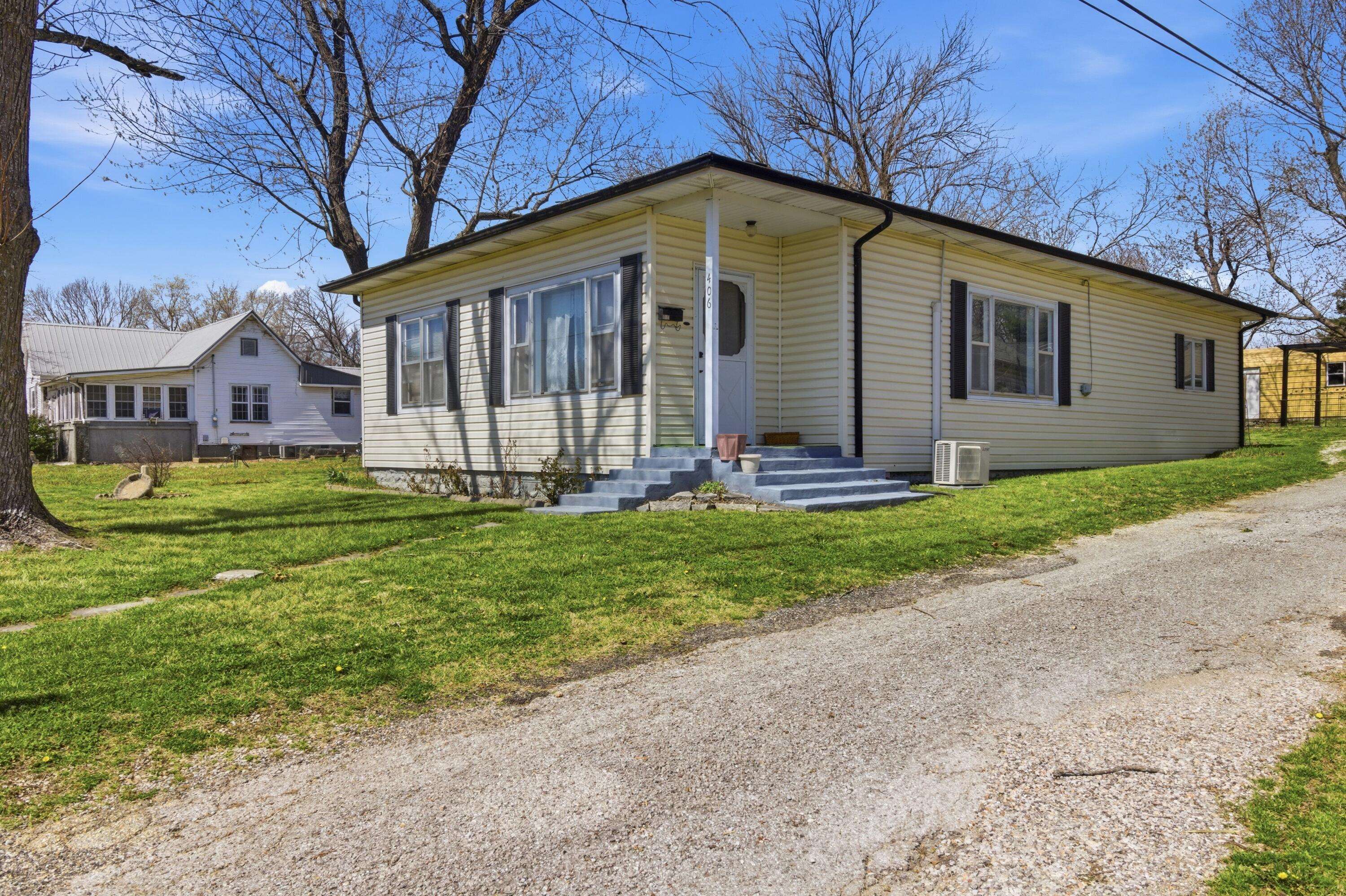 406 W Wishart ST, Monett, MO 65708