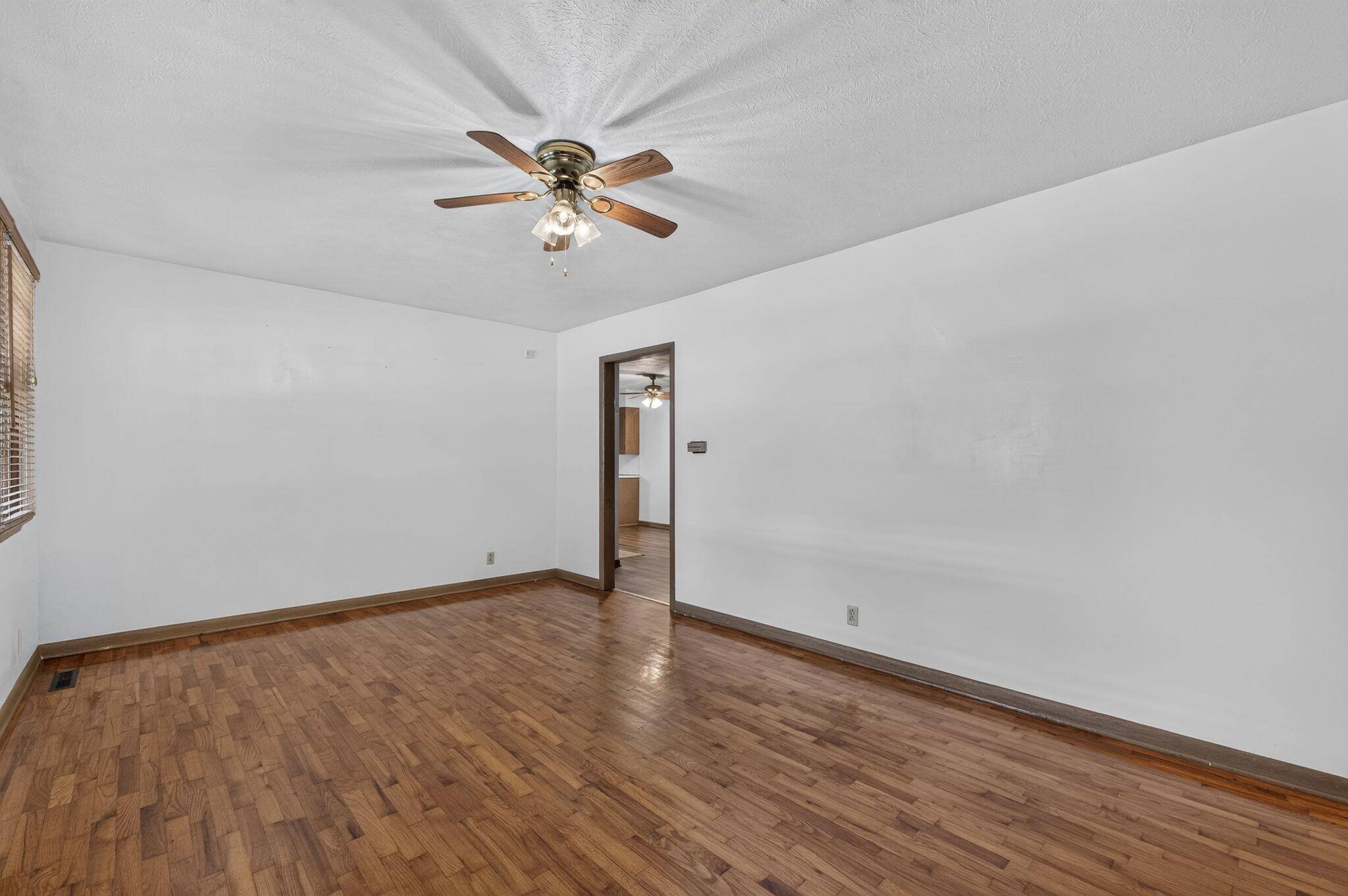 1124 S Bruce AVE, Springfield, MO 65804