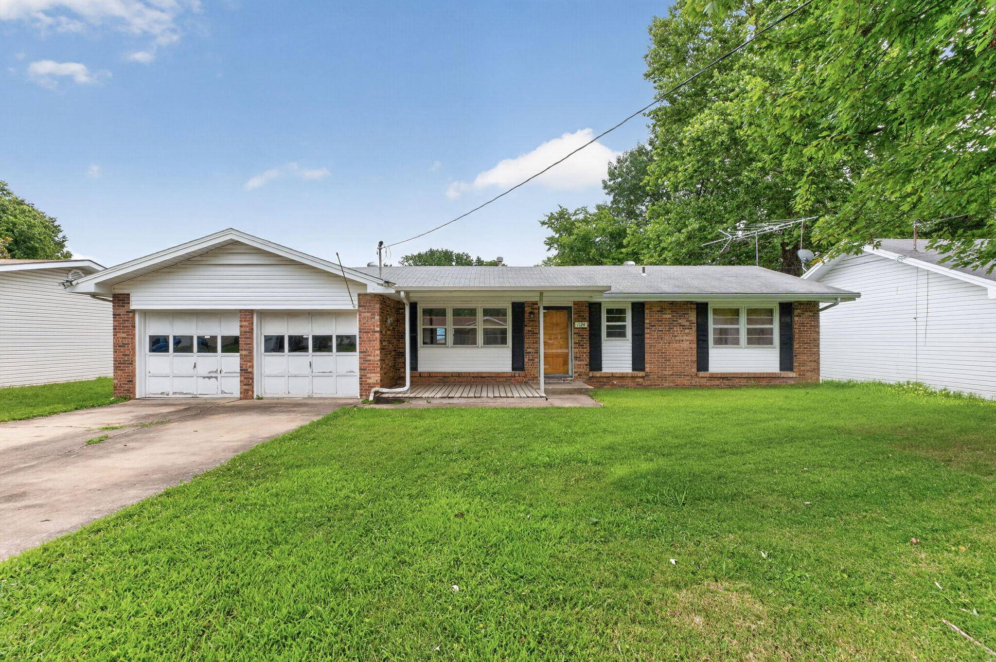 1124 S Bruce AVE, Springfield, MO 65804