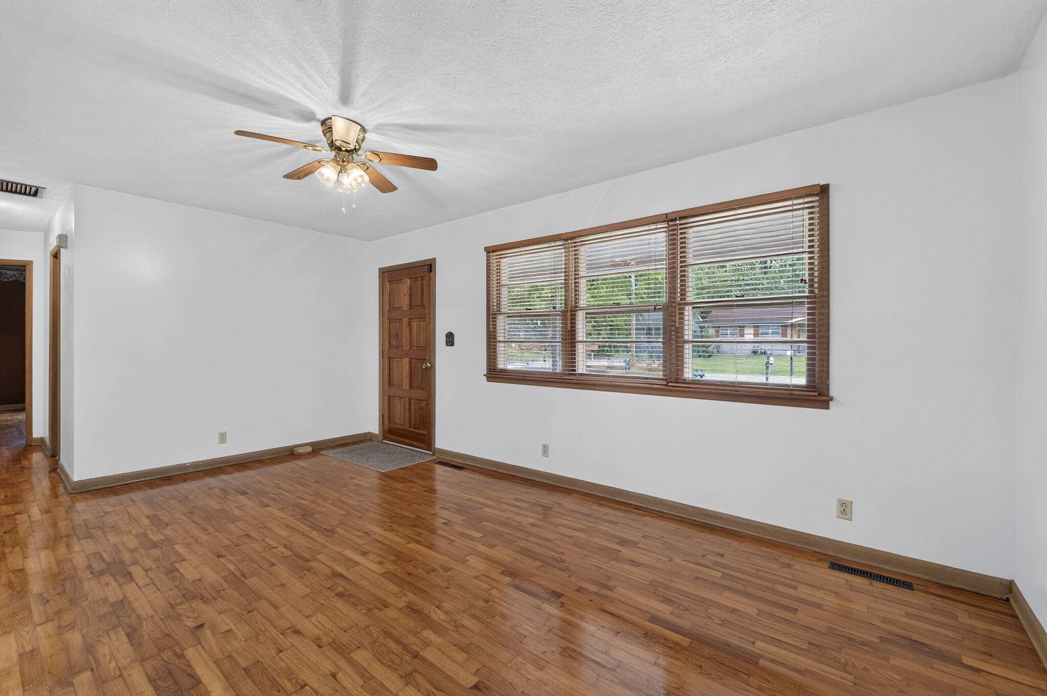 1124 S Bruce AVE, Springfield, MO 65804