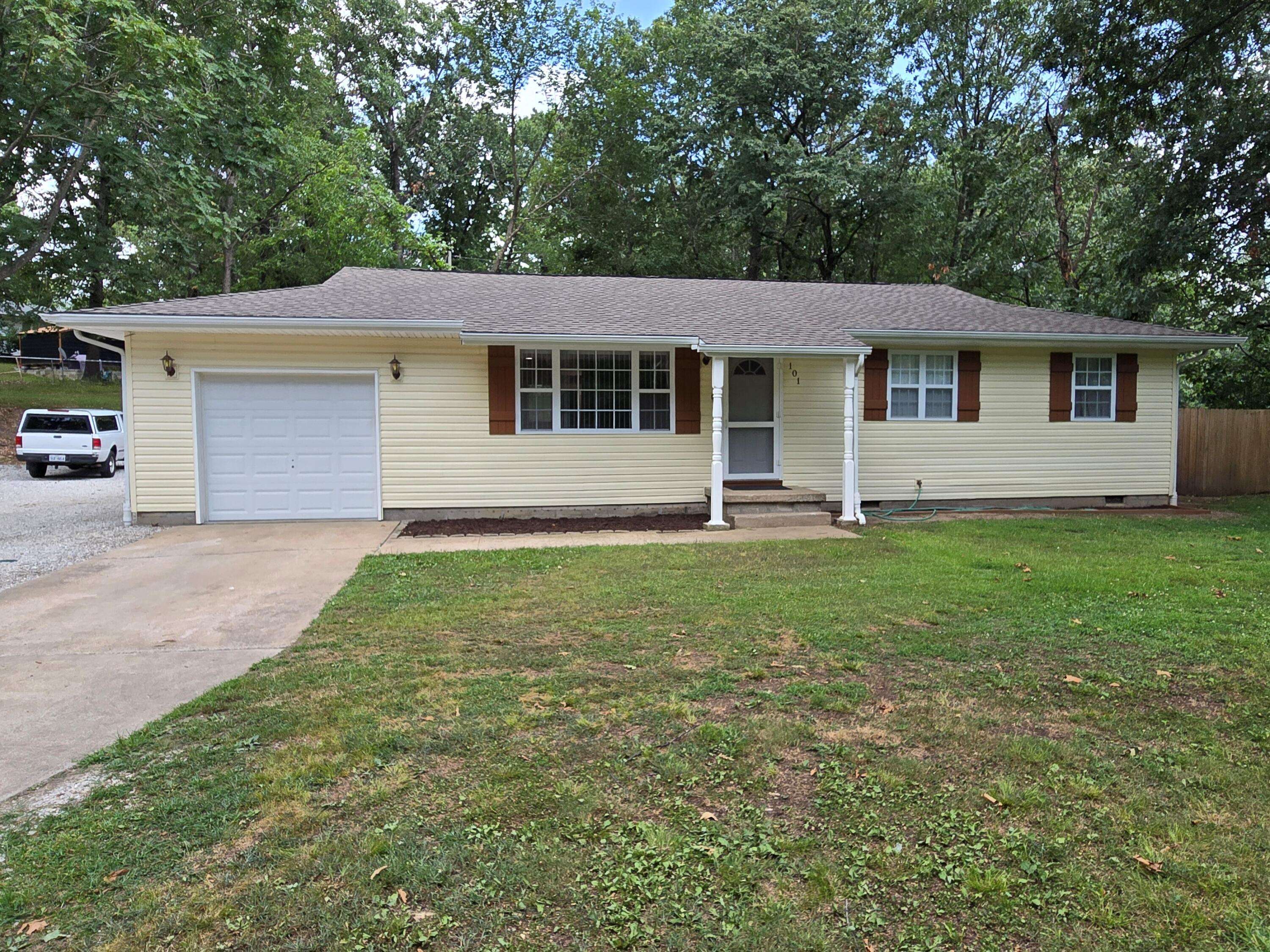 101 Red Oak LOOP, Carl Junction, MO 64834