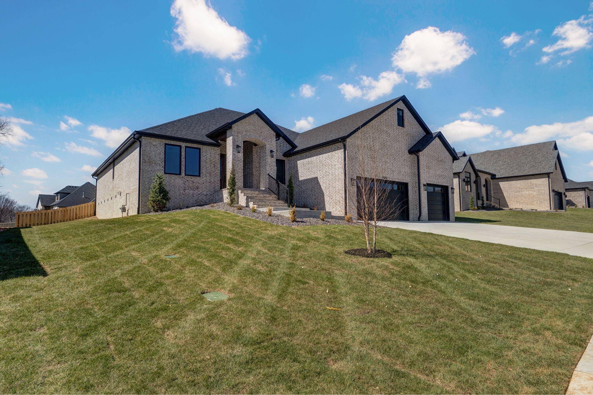 2023 N Silver Charm AVE, Springfield, MO 65802