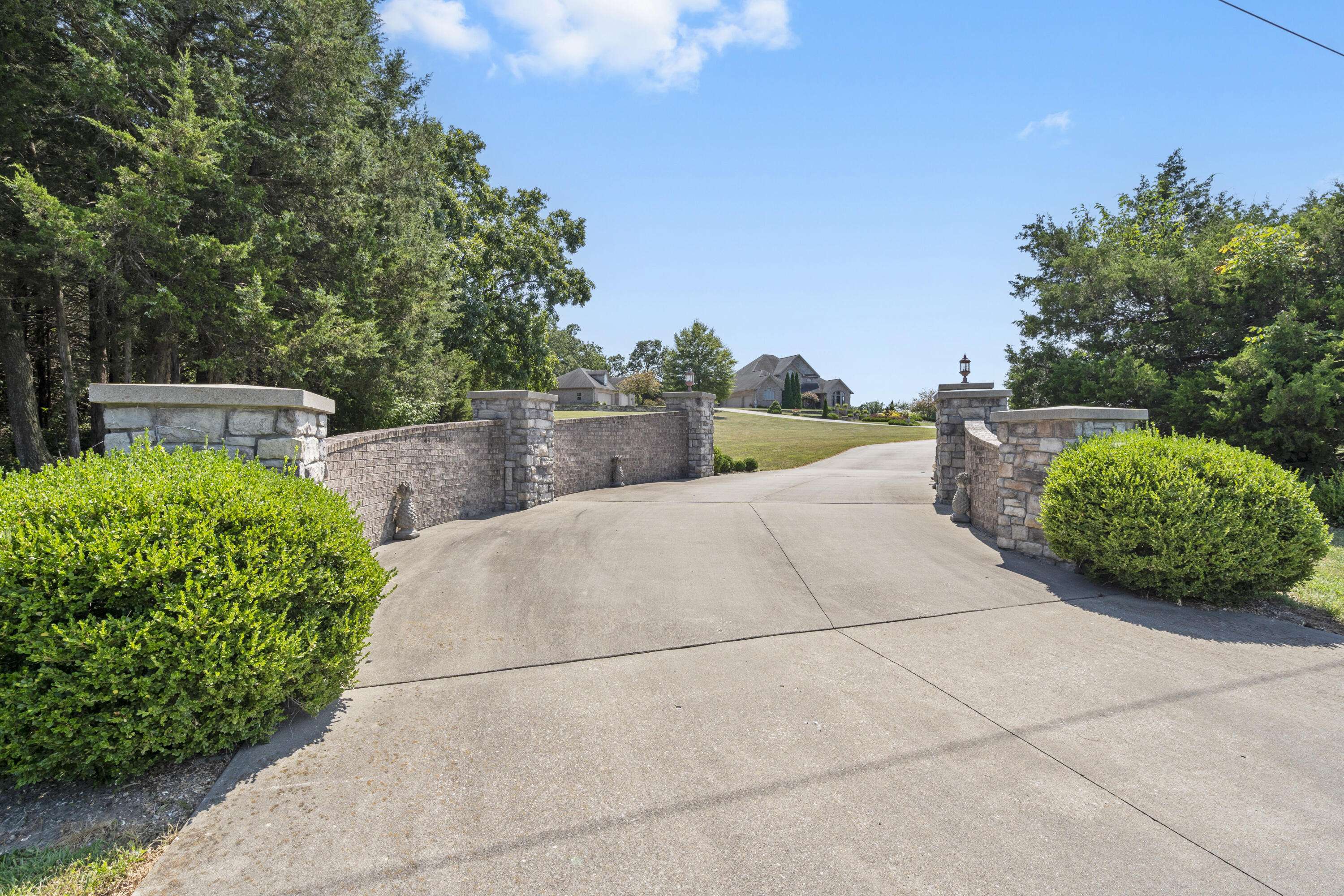 26152 Us-54, Hermitage, MO 65668