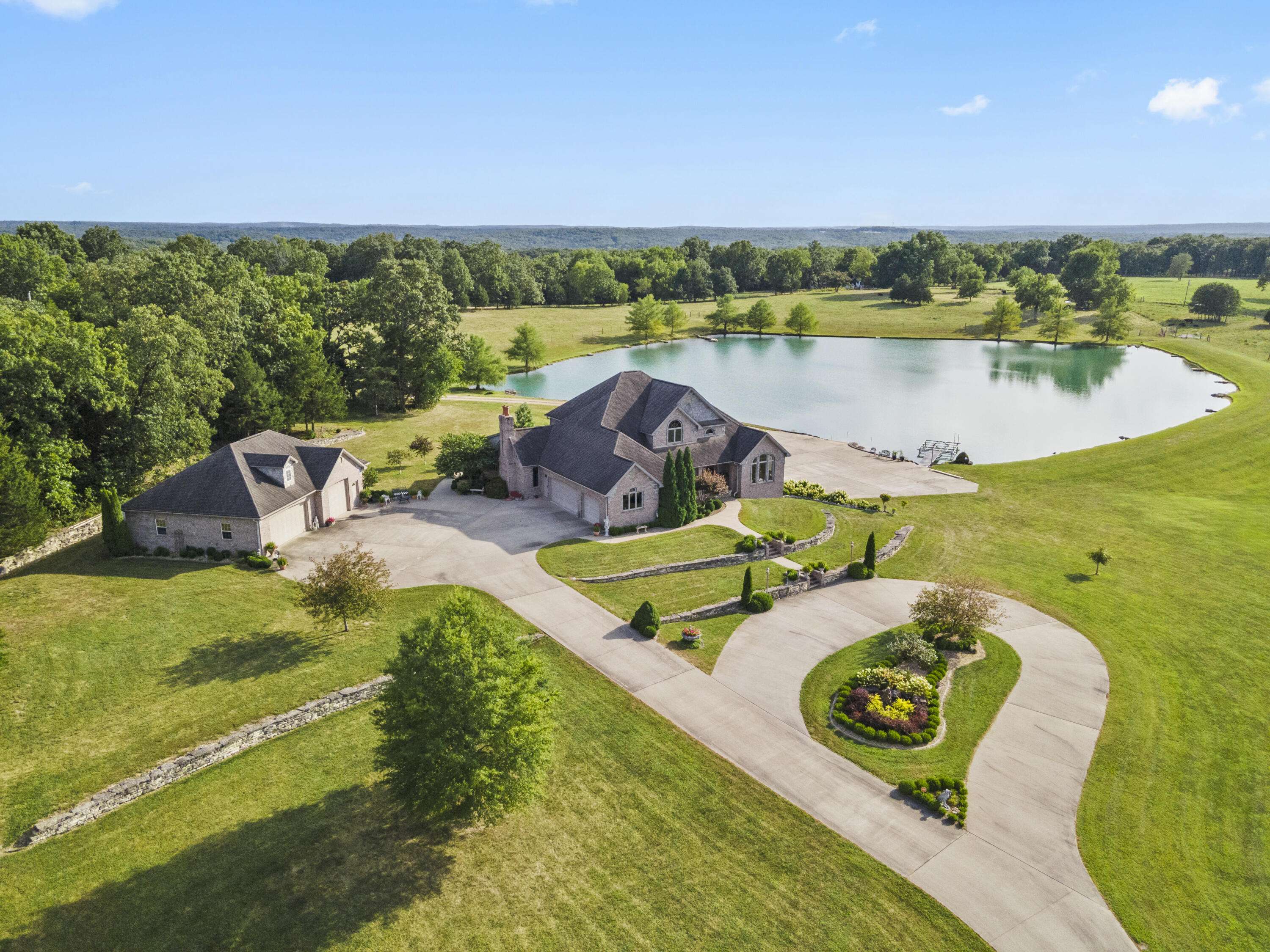 26152 Us-54, Hermitage, MO 65668
