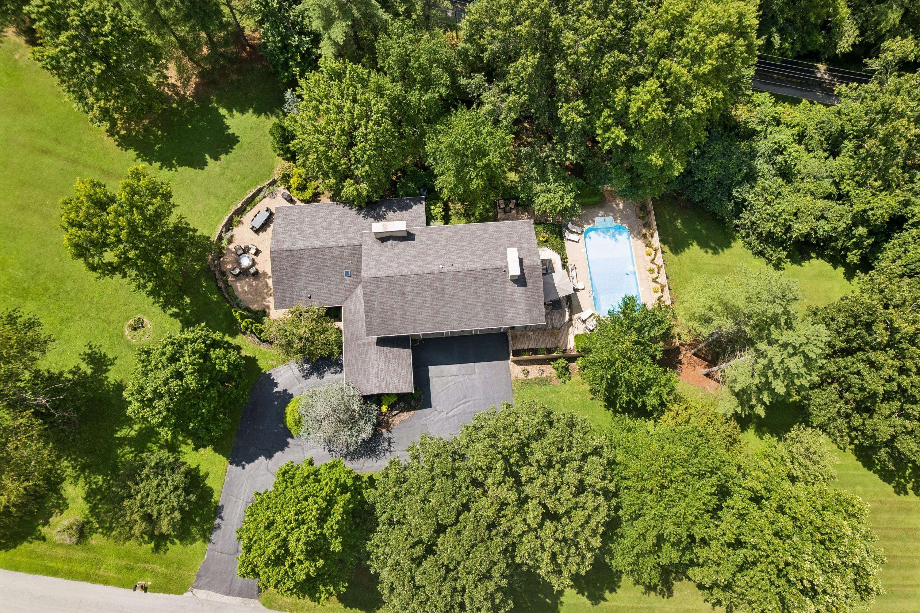 4550 E Bannister RD, Springfield, MO 65809