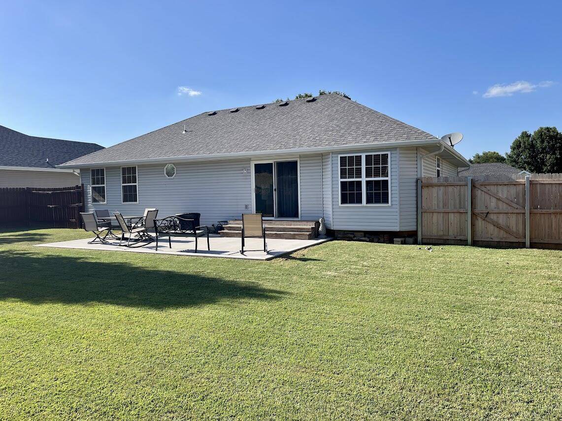 201 Prairie LN, Monett, MO 65708