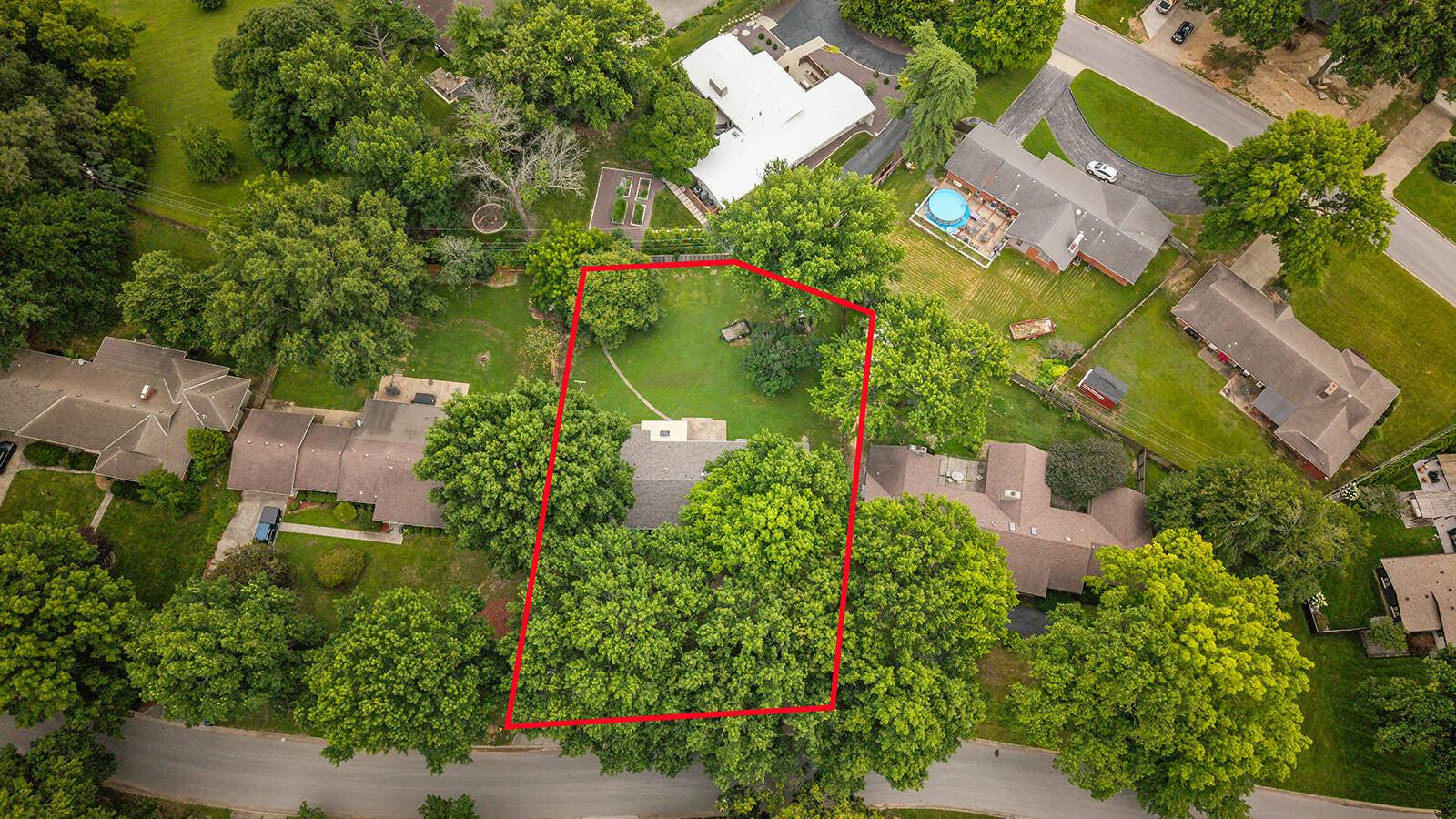 2266 S Meadowview AVE, Springfield, MO 65804