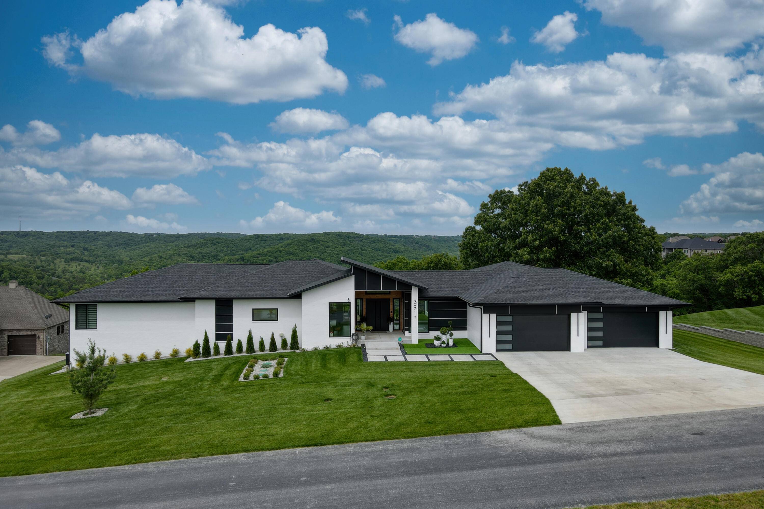 391 Sunset DR, Saddlebrooke, MO 65630