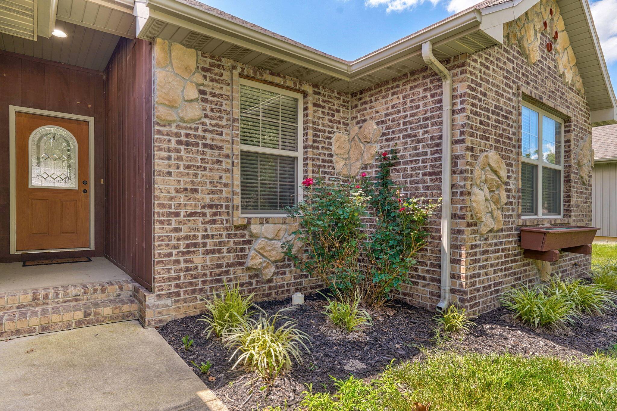 5701 N Seacrest DR, Ozark, MO 65721