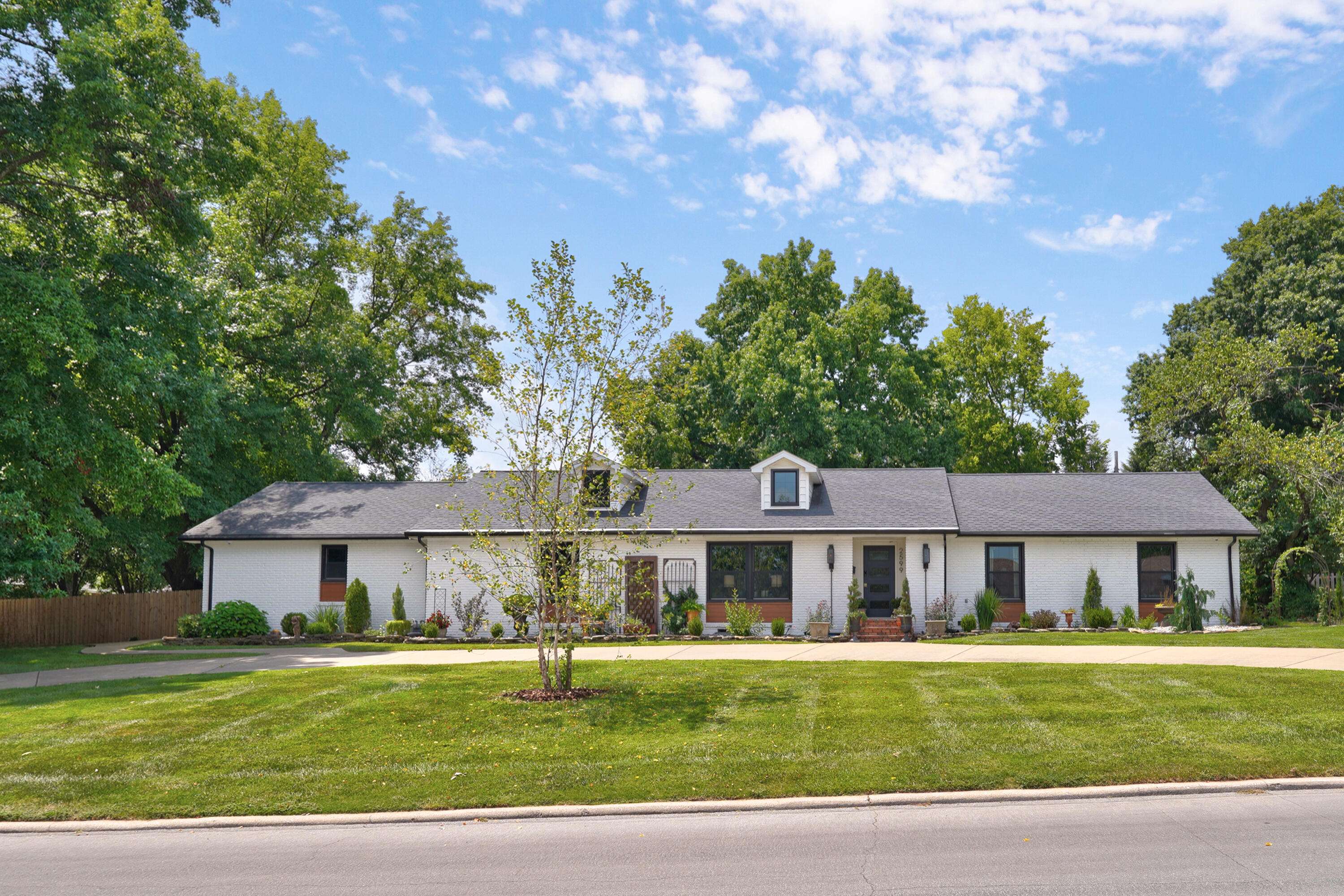 2599 S Skyline DR, Springfield, MO 65804