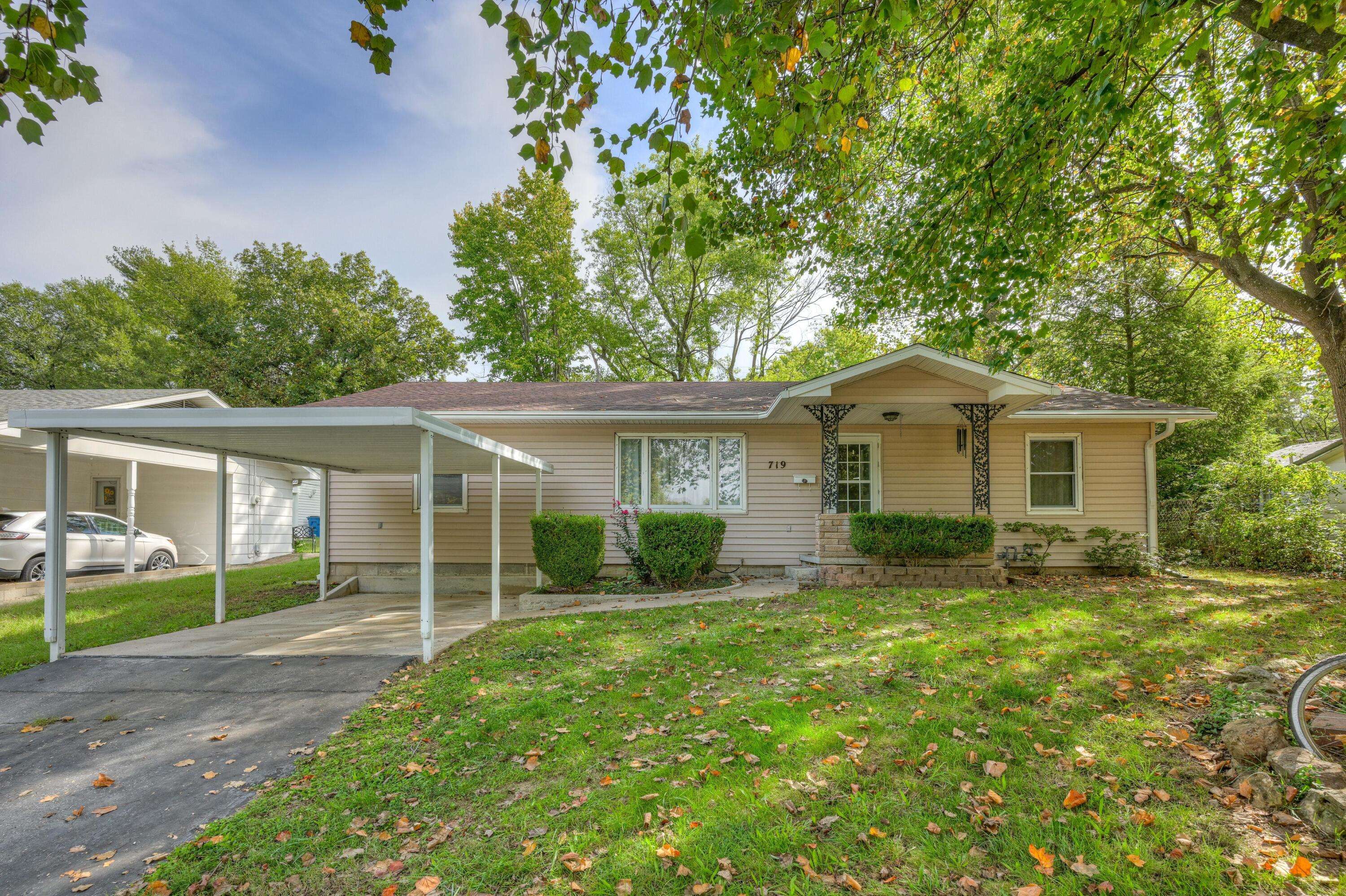 719 Terrace PL, Neosho, MO 64850