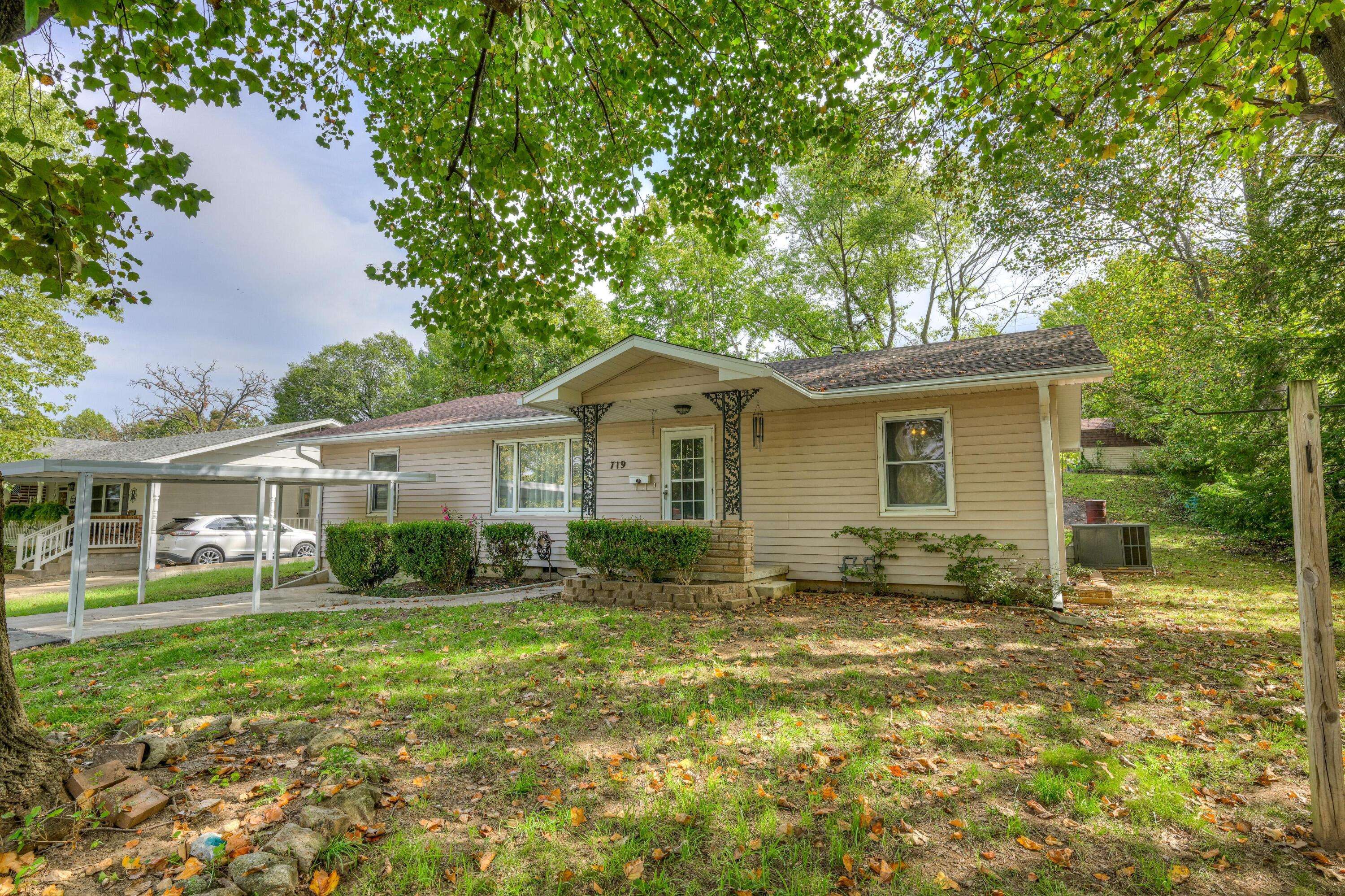 719 Terrace PL, Neosho, MO 64850