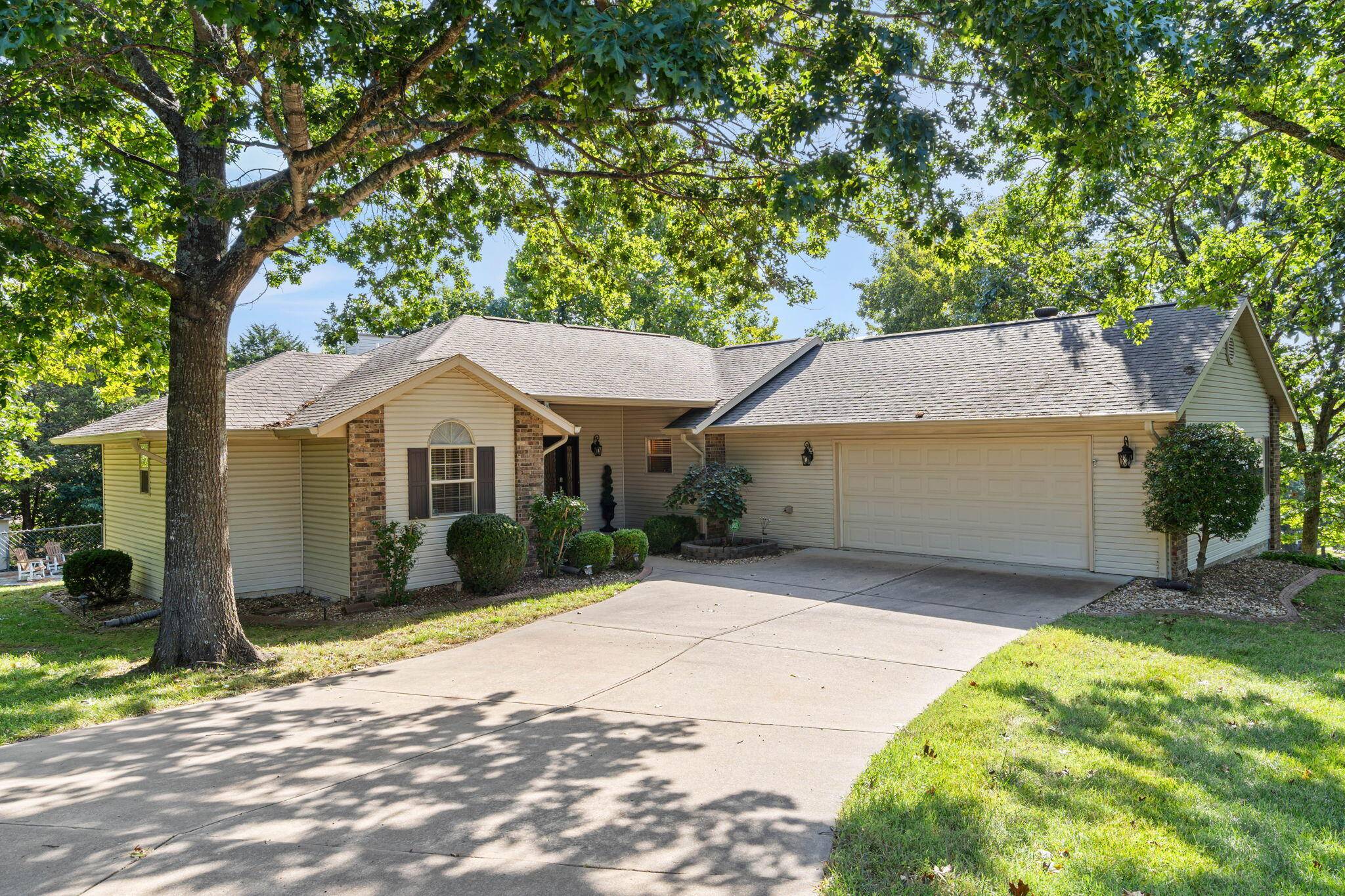 567 Austin PL, Branson West, MO 65737